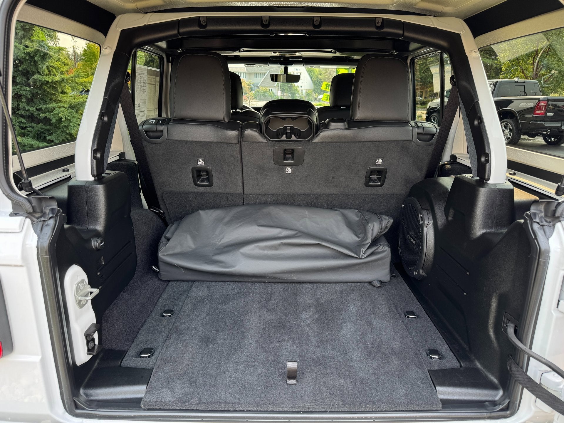 2023 Jeep Wrangler Sahara Altitude