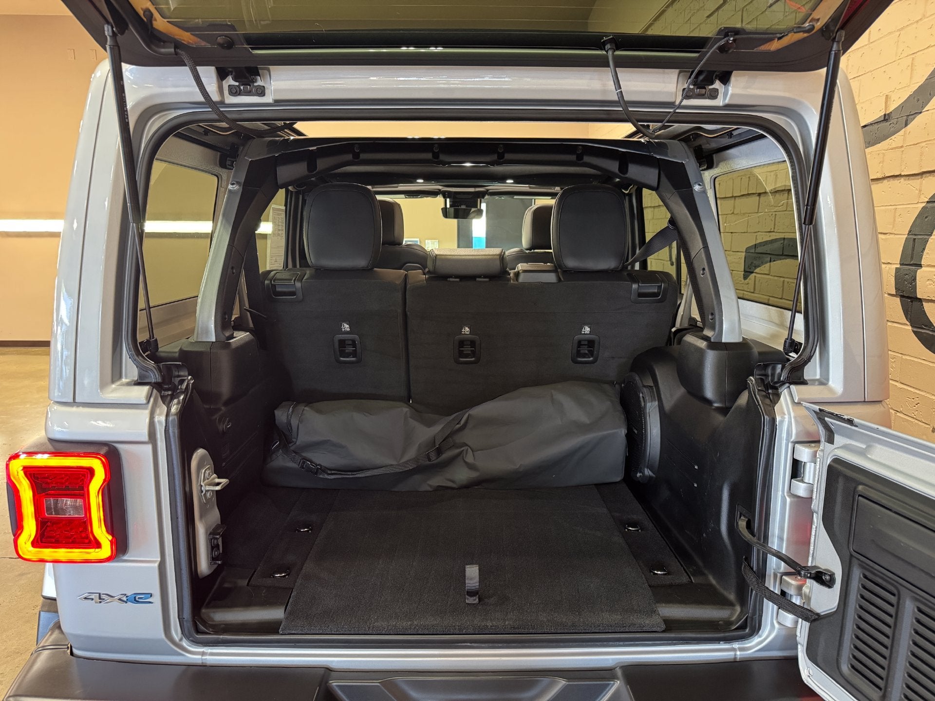 2024 Jeep Wrangler Sahara 4xe