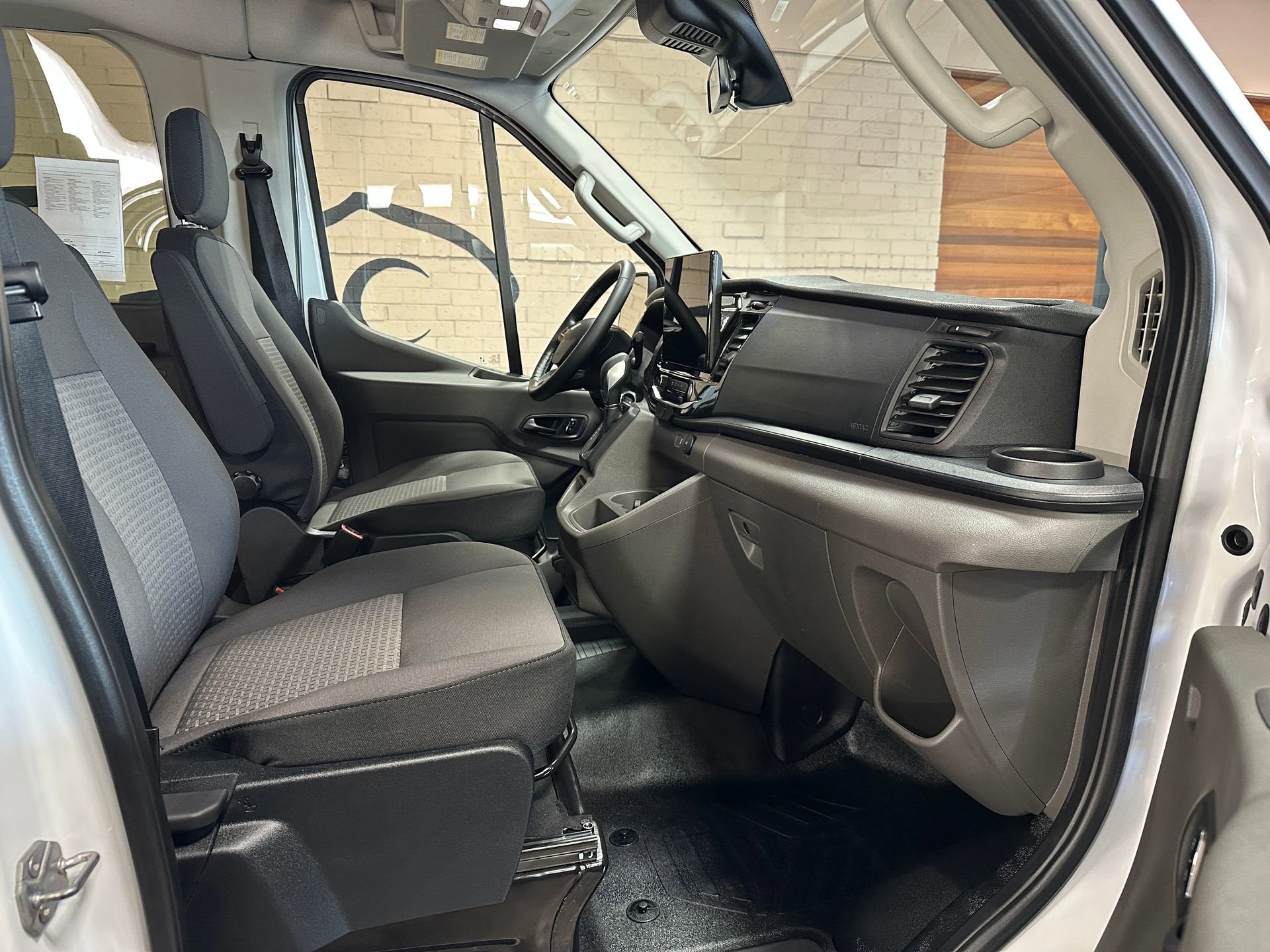 2025 Ford Transit Passenger Wagon XLT