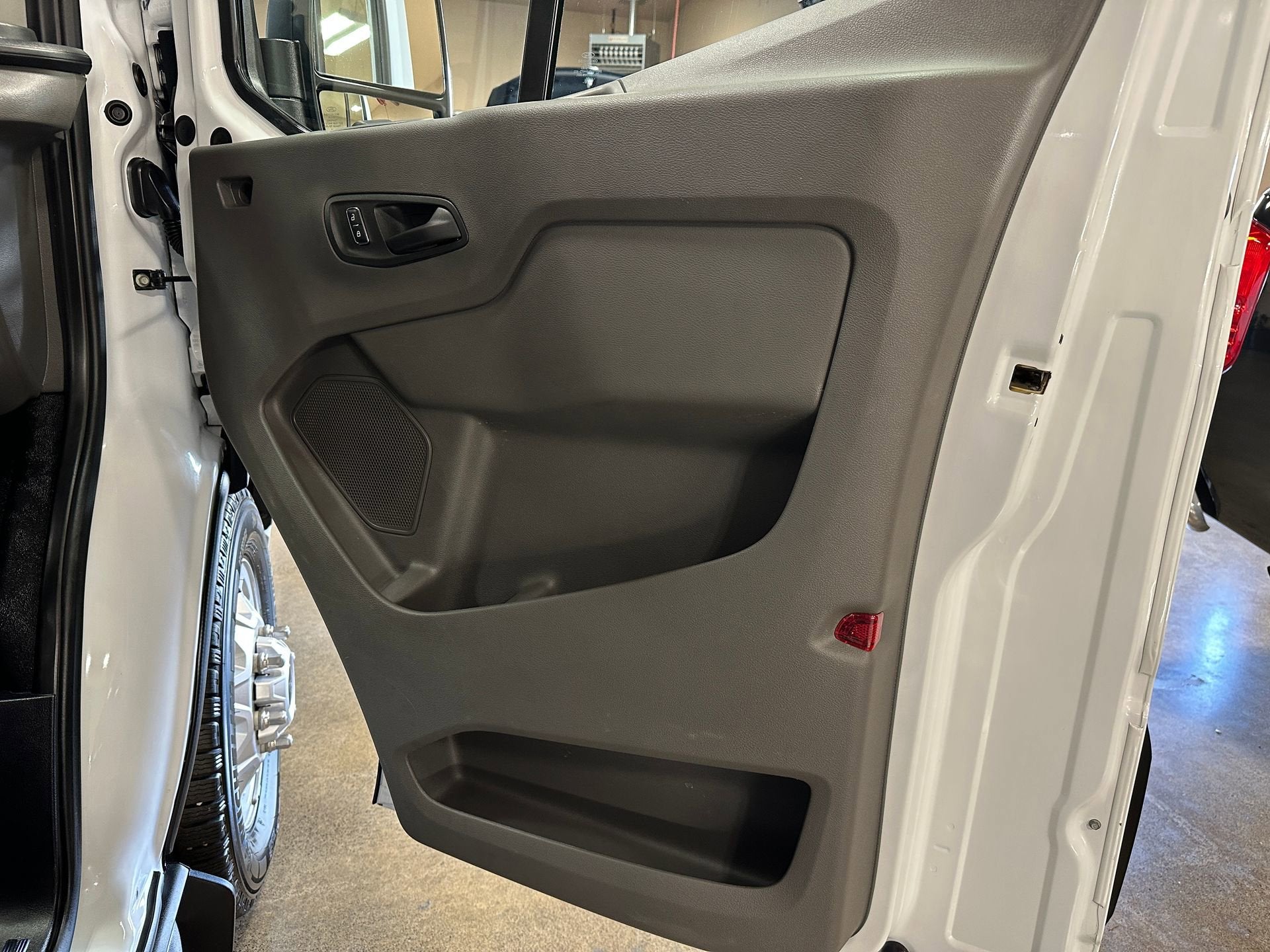 2025 Ford Transit Passenger Wagon XLT