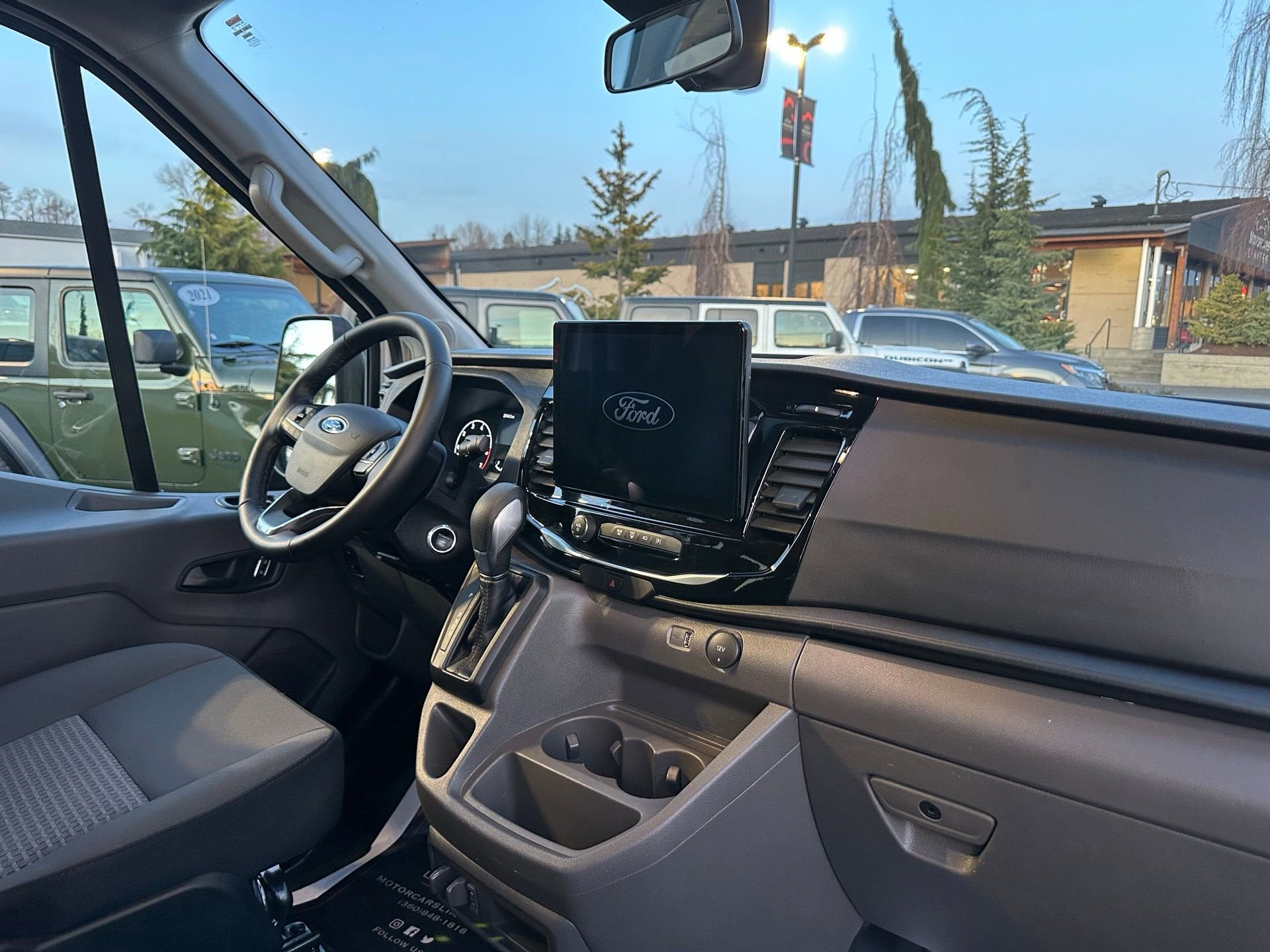 2025 Ford Transit Passenger Wagon XLT