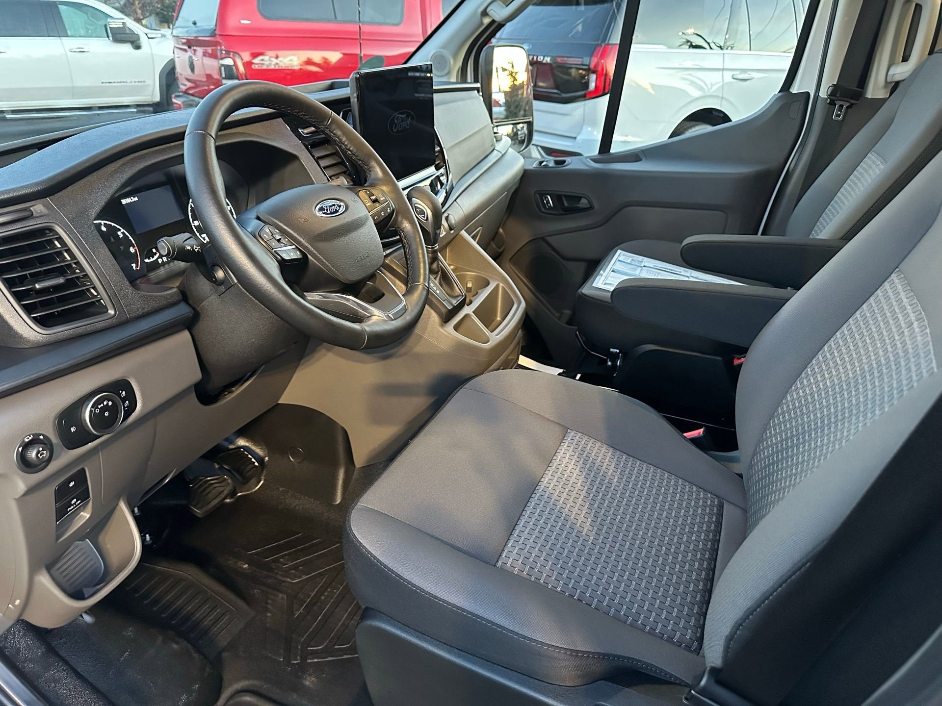 2025 Ford Transit Passenger Wagon XLT