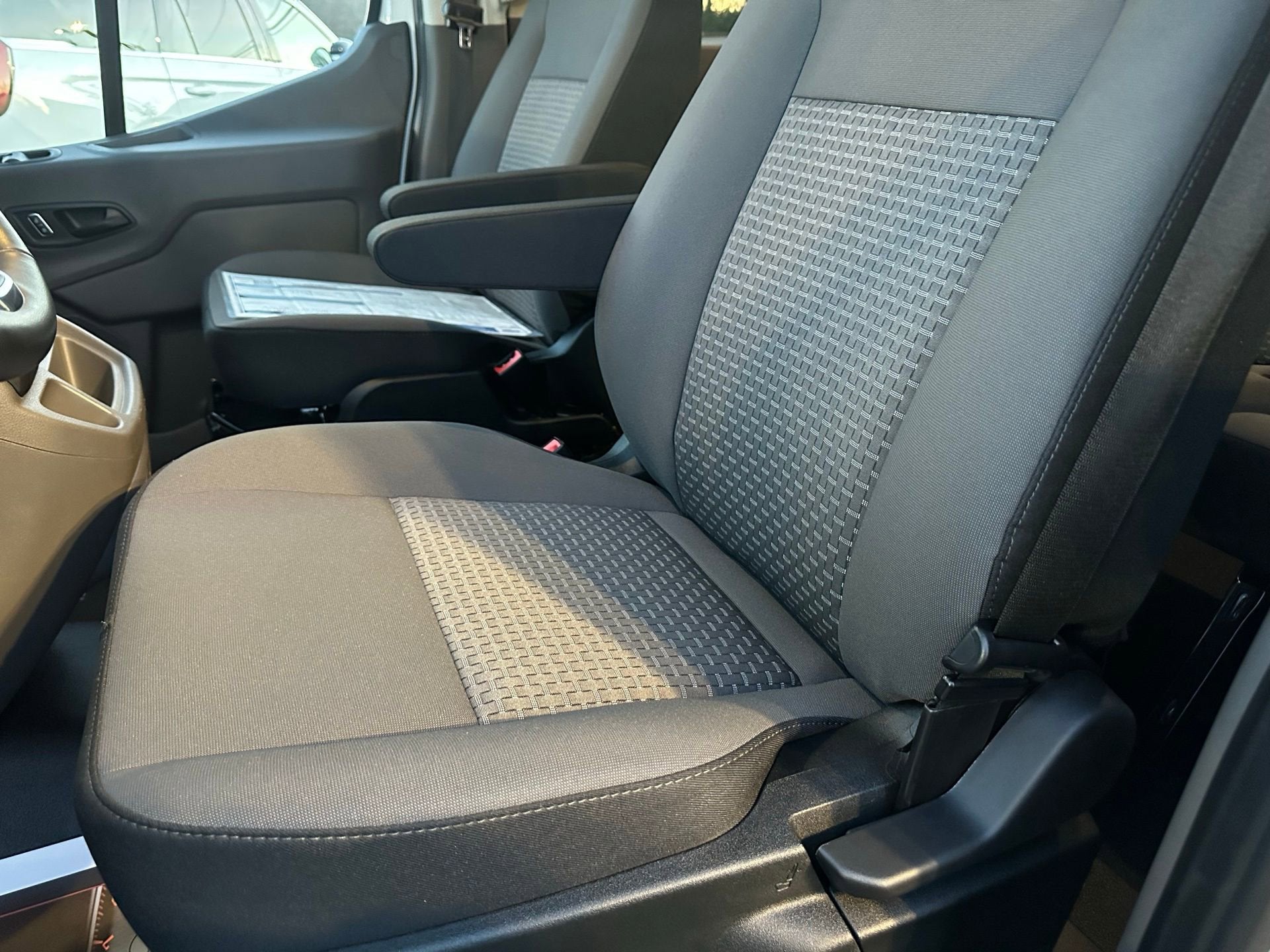 2025 Ford Transit Passenger Wagon XLT