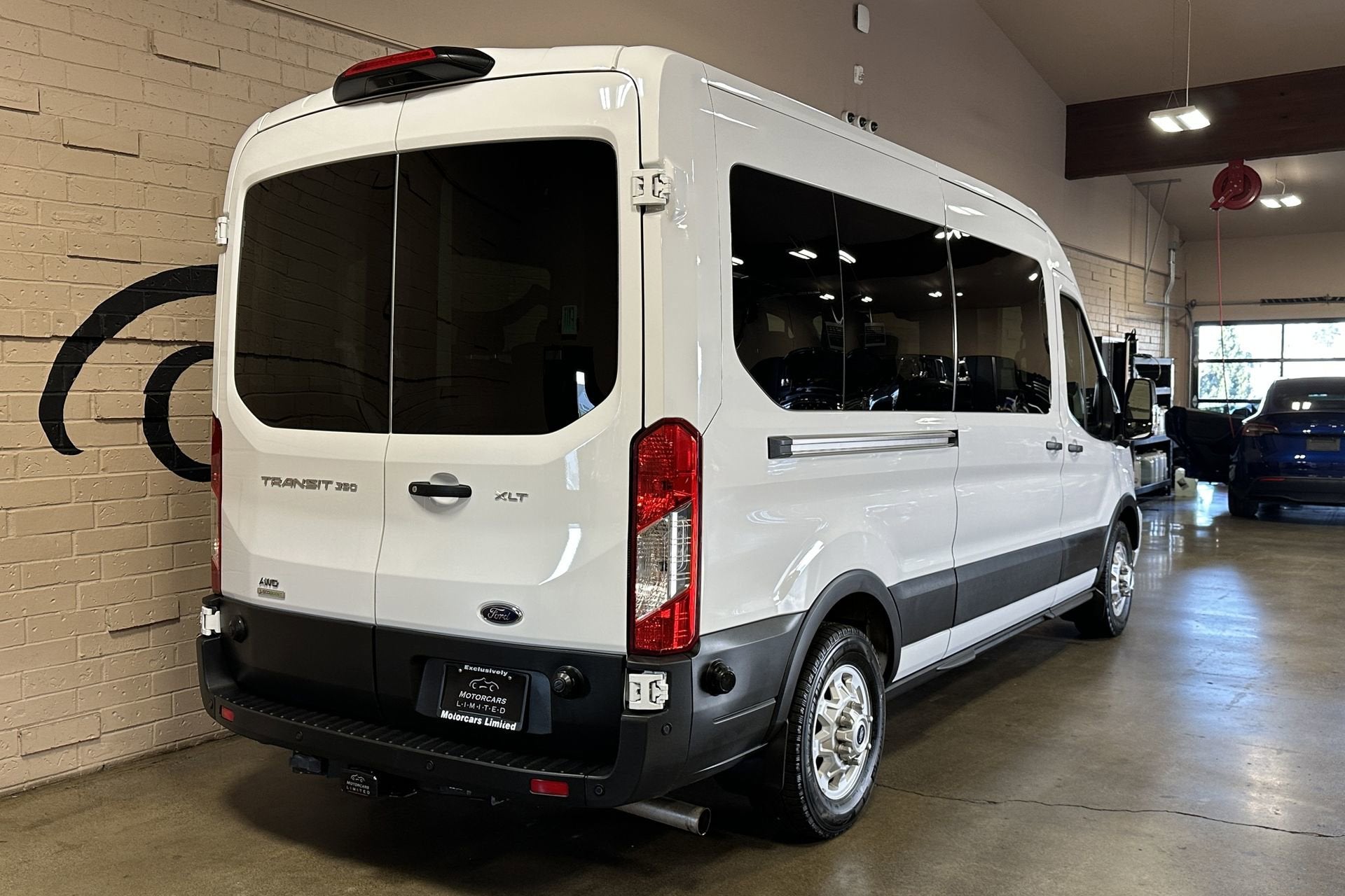 2025 Ford Transit Passenger Wagon XLT