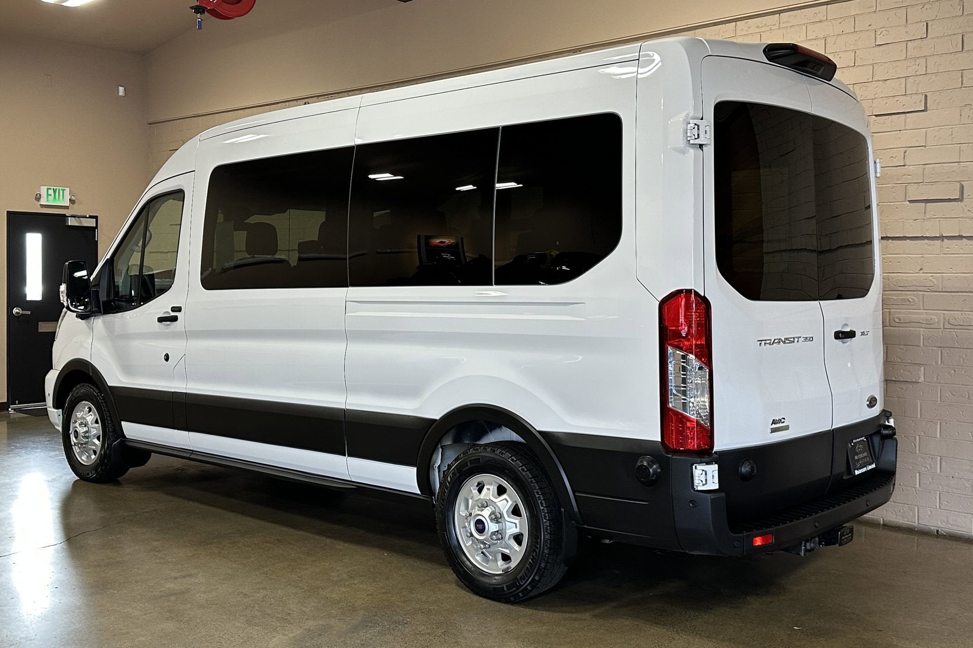 2025 Ford Transit Passenger Wagon XLT