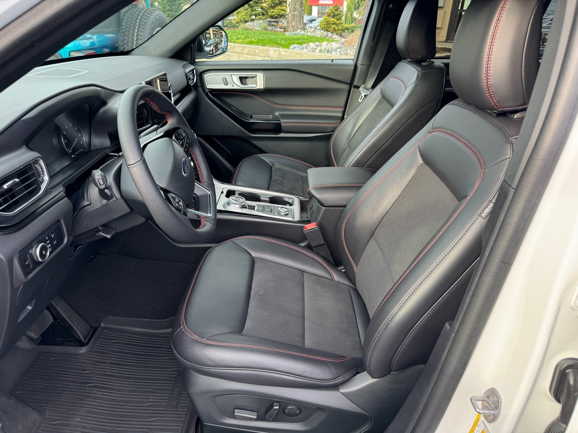 2024 Ford Explorer ST-Line