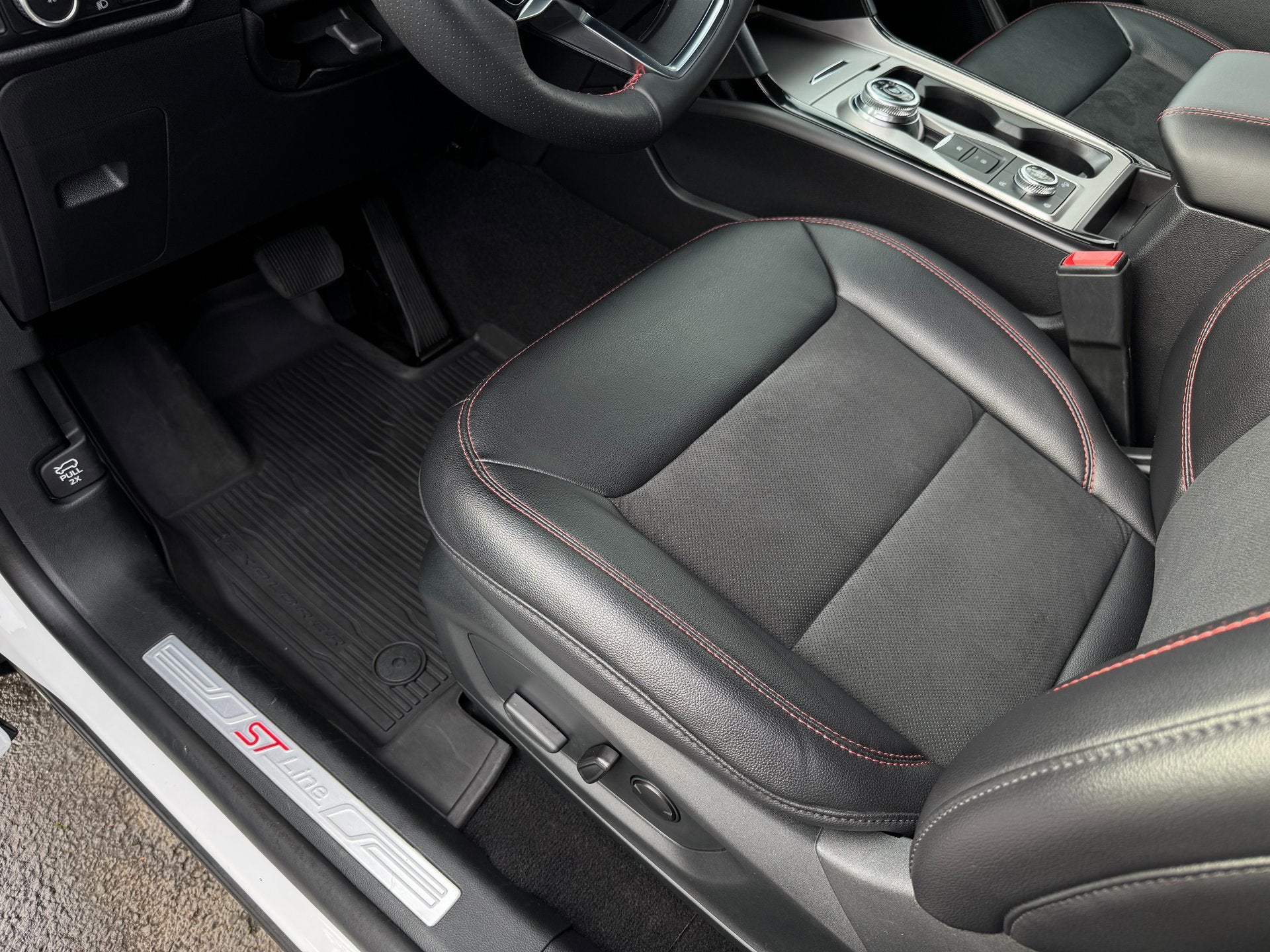 2024 Ford Explorer ST-Line