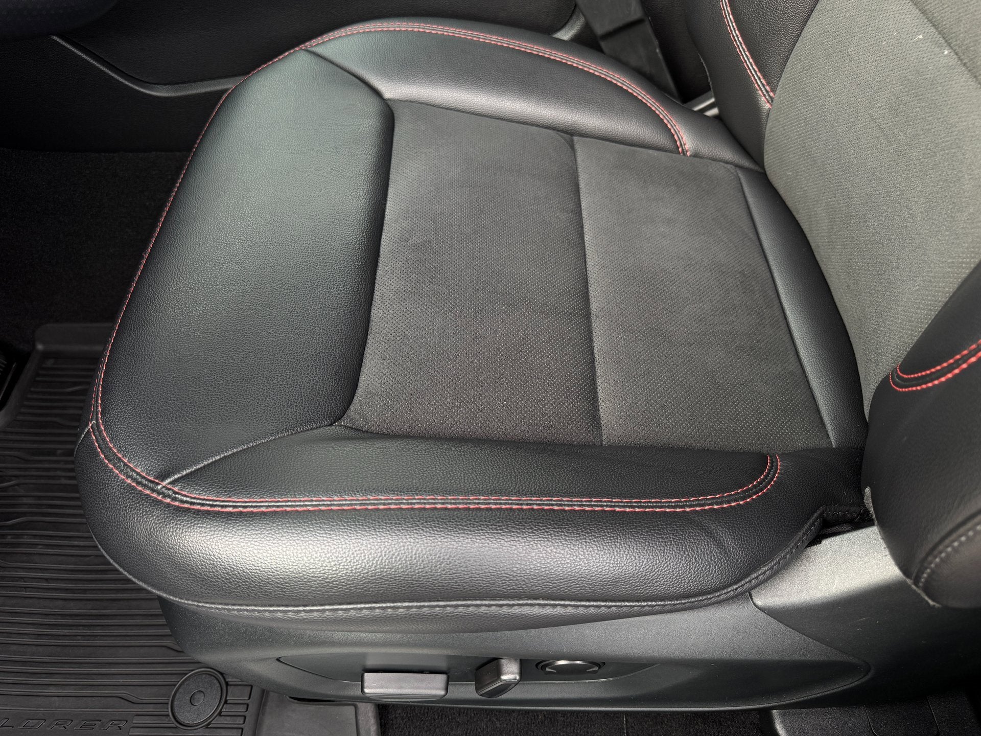 2024 Ford Explorer ST-Line