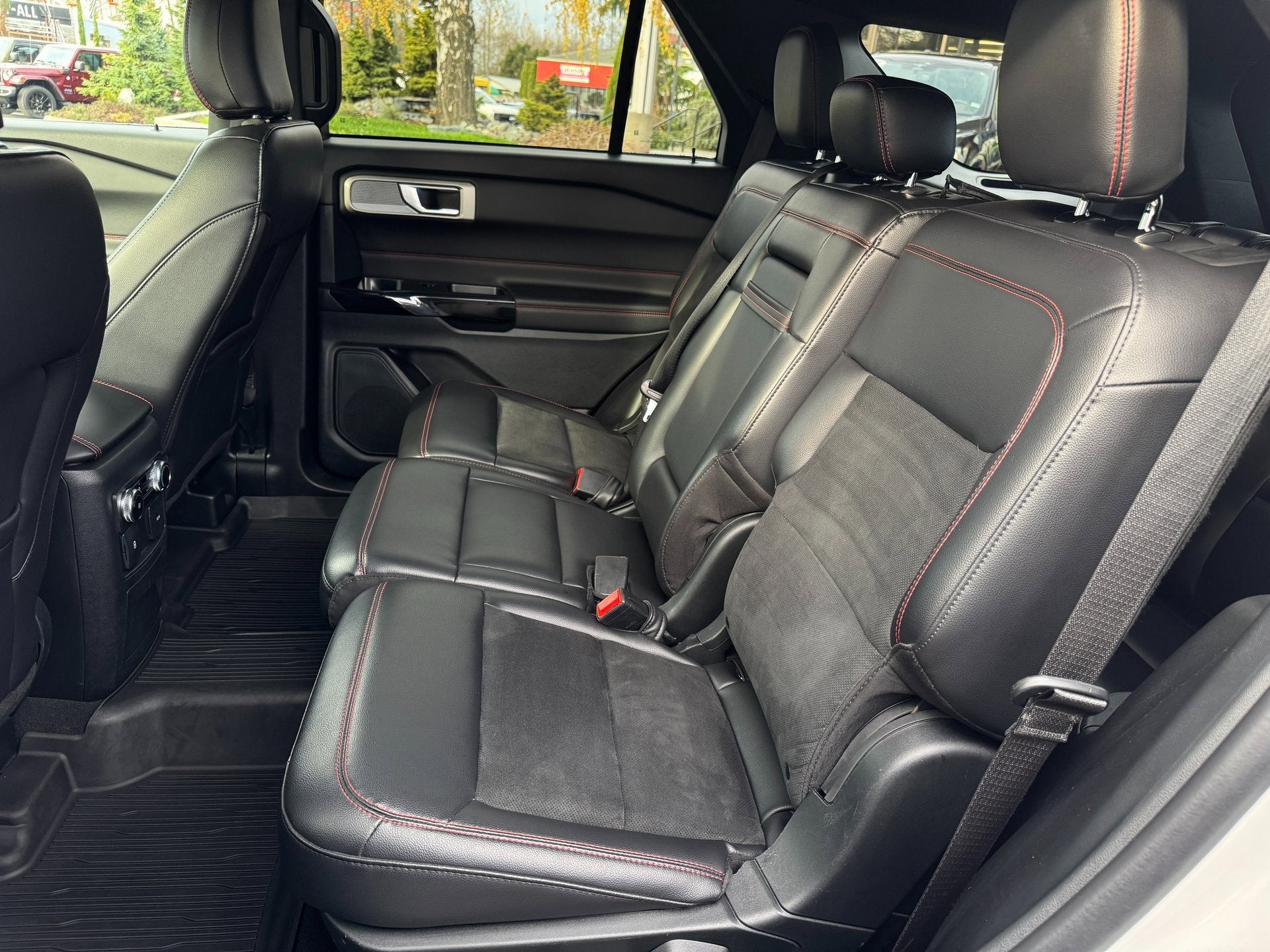 2024 Ford Explorer ST-Line