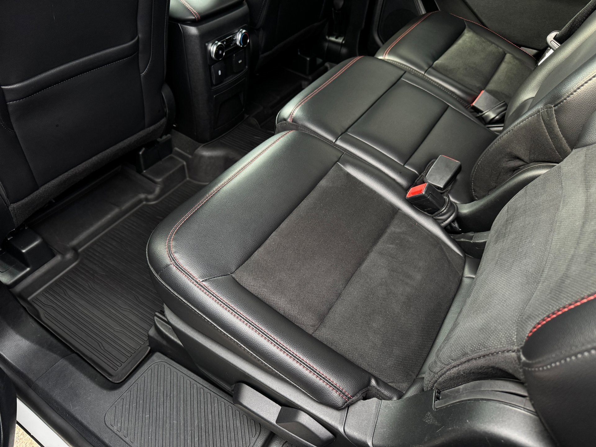 2024 Ford Explorer ST-Line