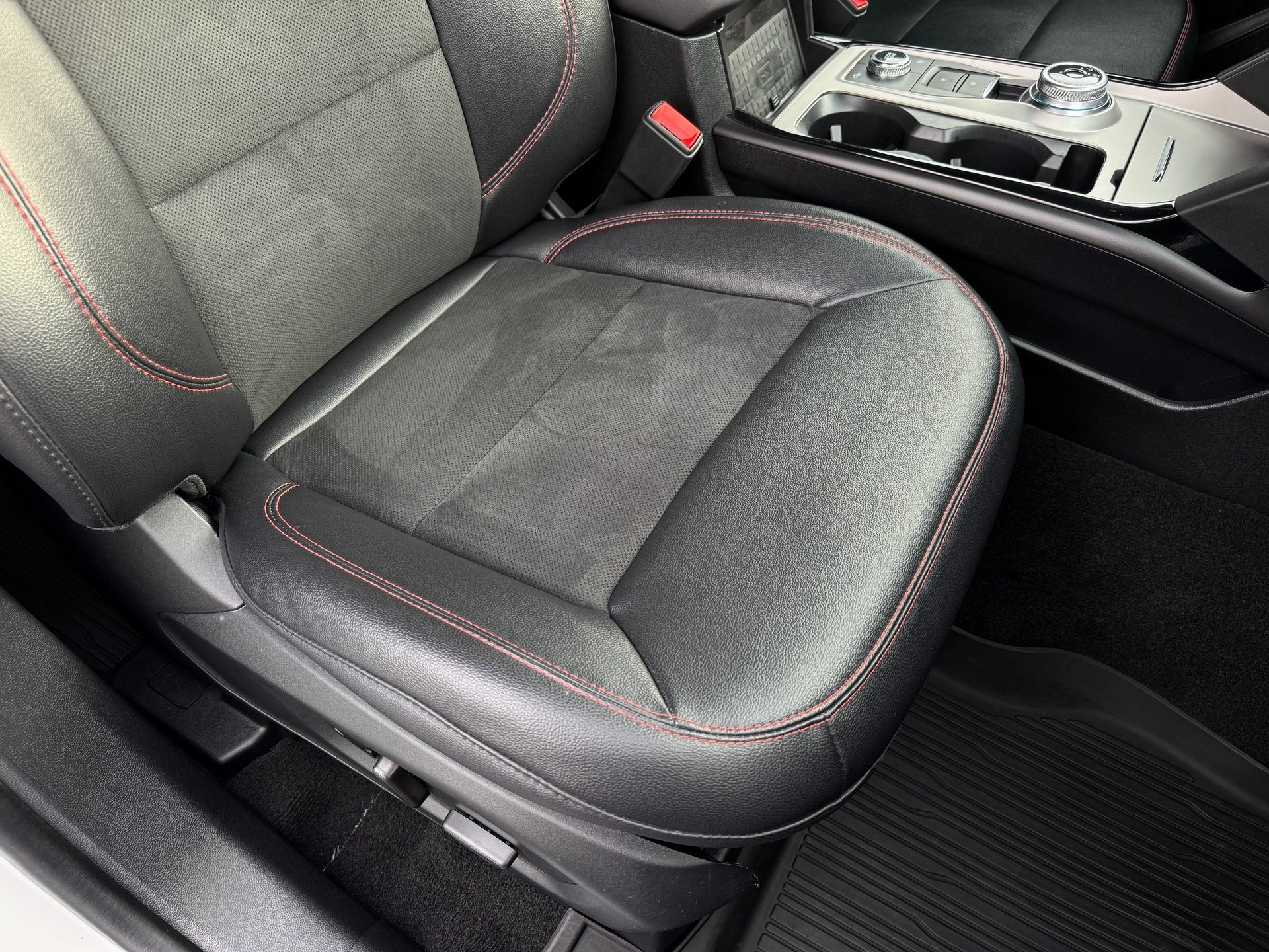 2024 Ford Explorer ST-Line