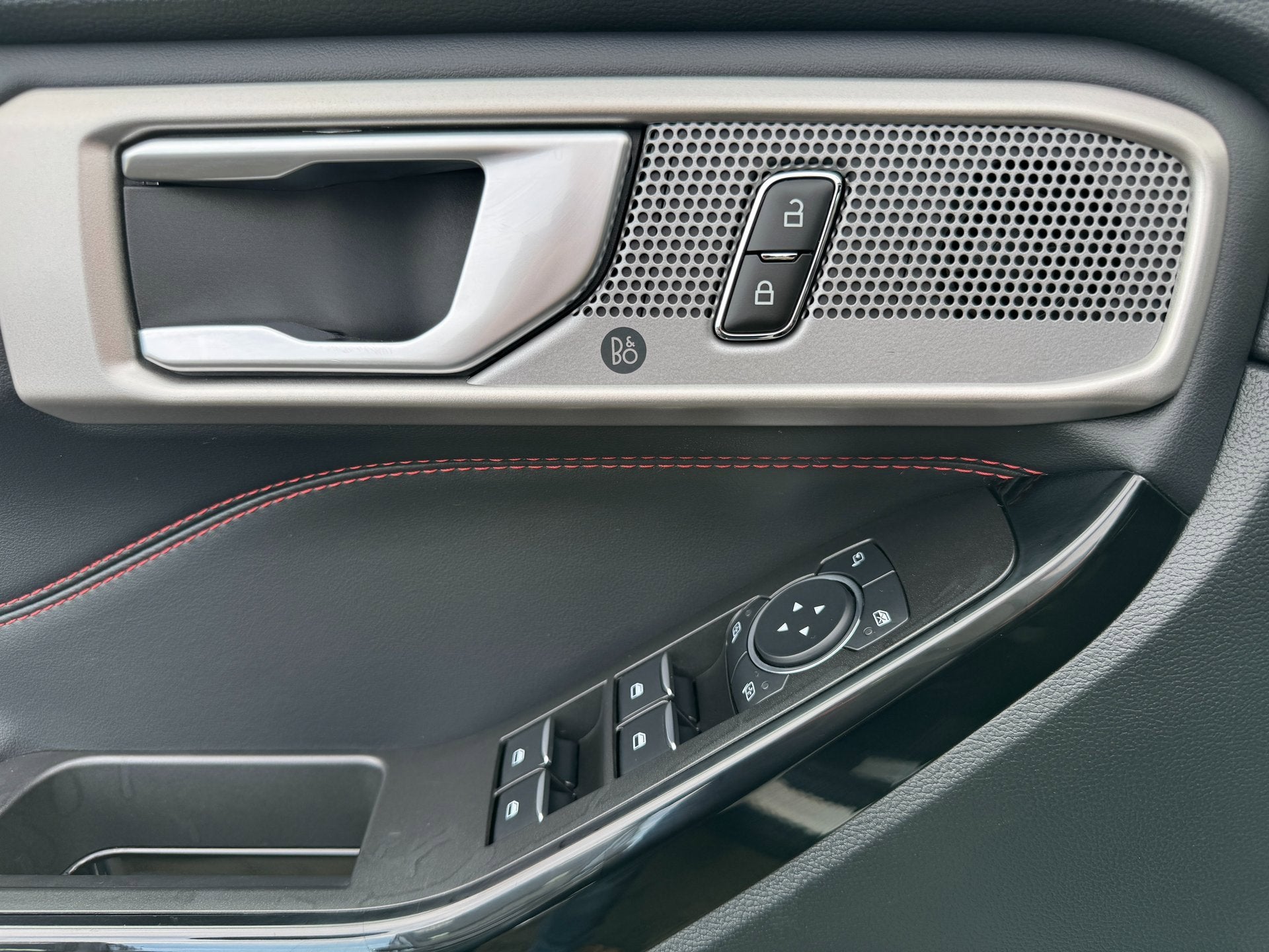 2024 Ford Explorer ST-Line