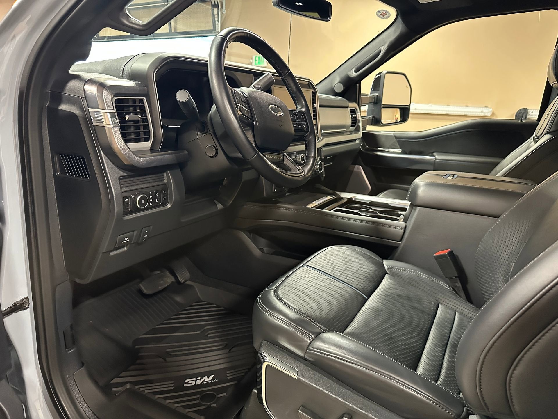 2025 Ford Super Duty F-350 SRW Platinum