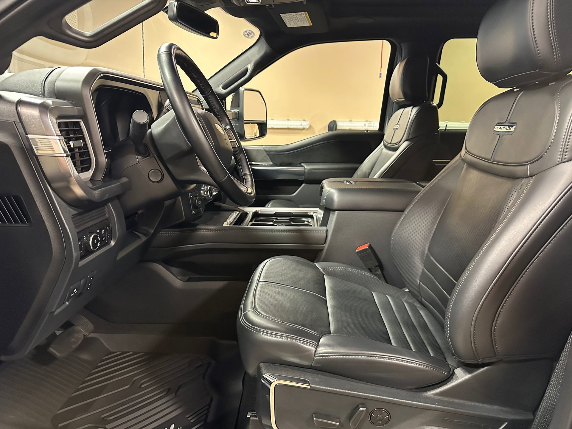 2025 Ford Super Duty F-350 SRW Platinum