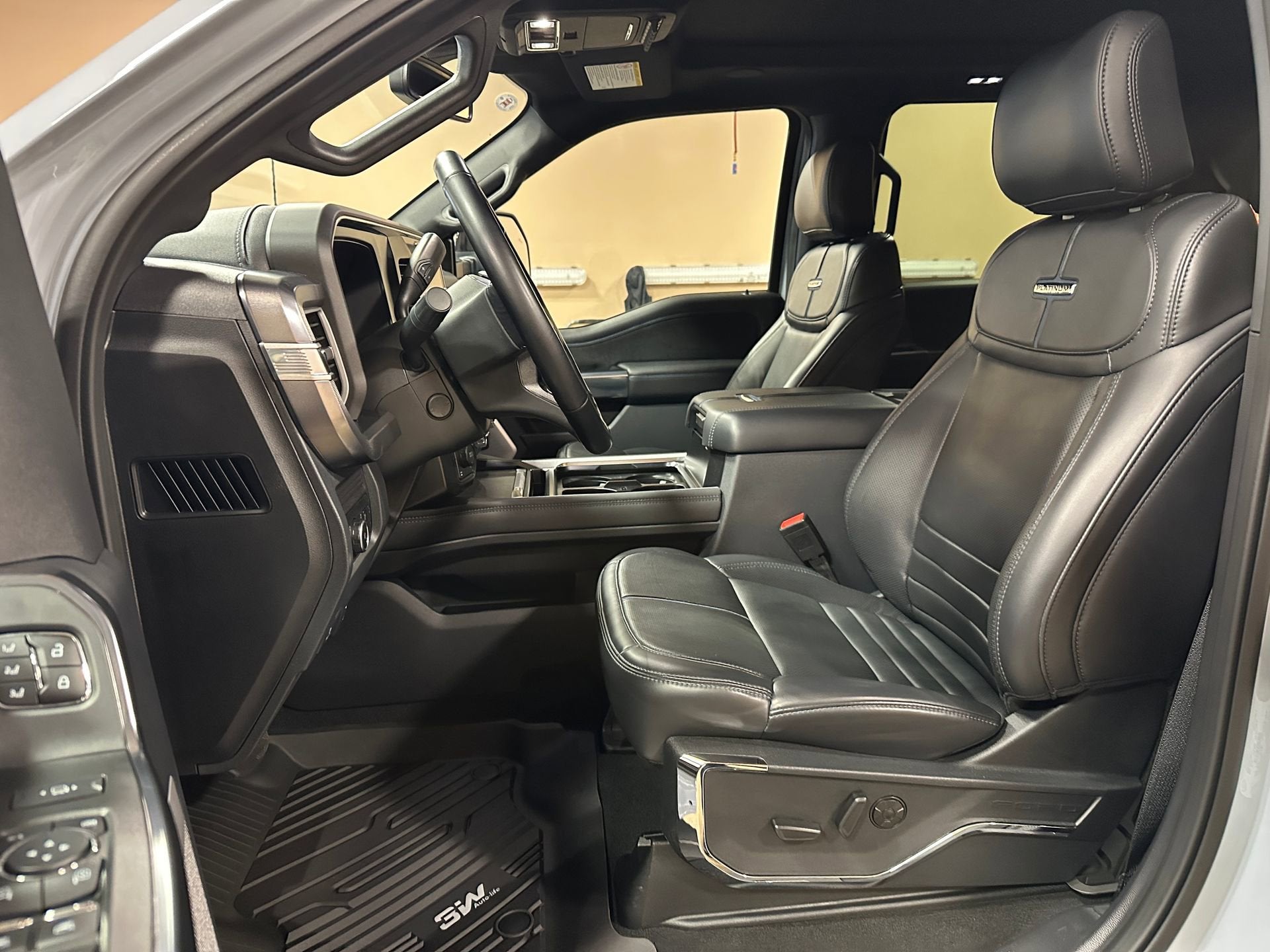 2025 Ford Super Duty F-350 SRW Platinum