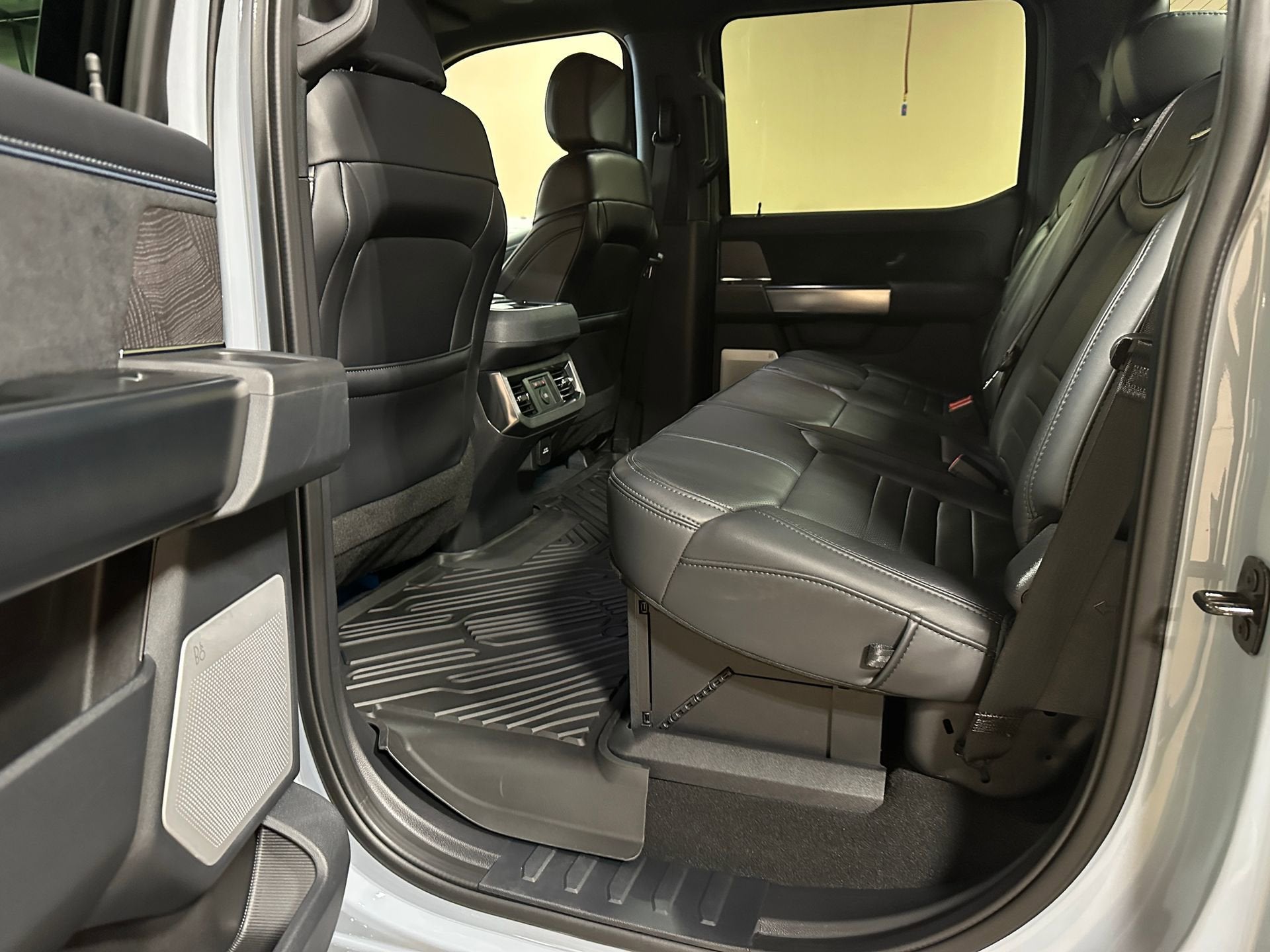 2025 Ford Super Duty F-350 SRW Platinum