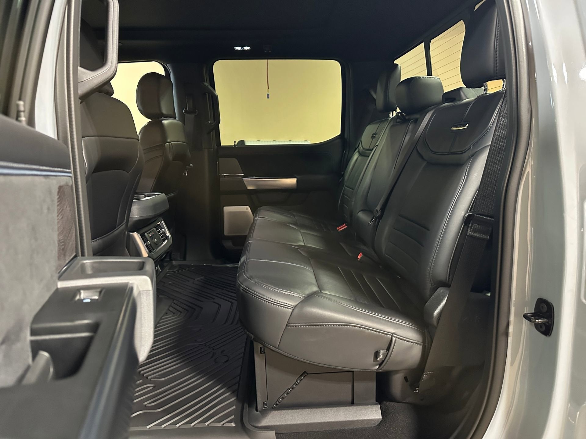 2025 Ford Super Duty F-350 SRW Platinum