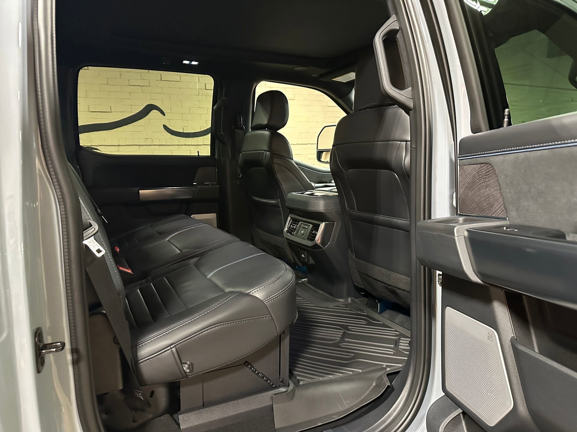 2025 Ford Super Duty F-350 SRW Platinum