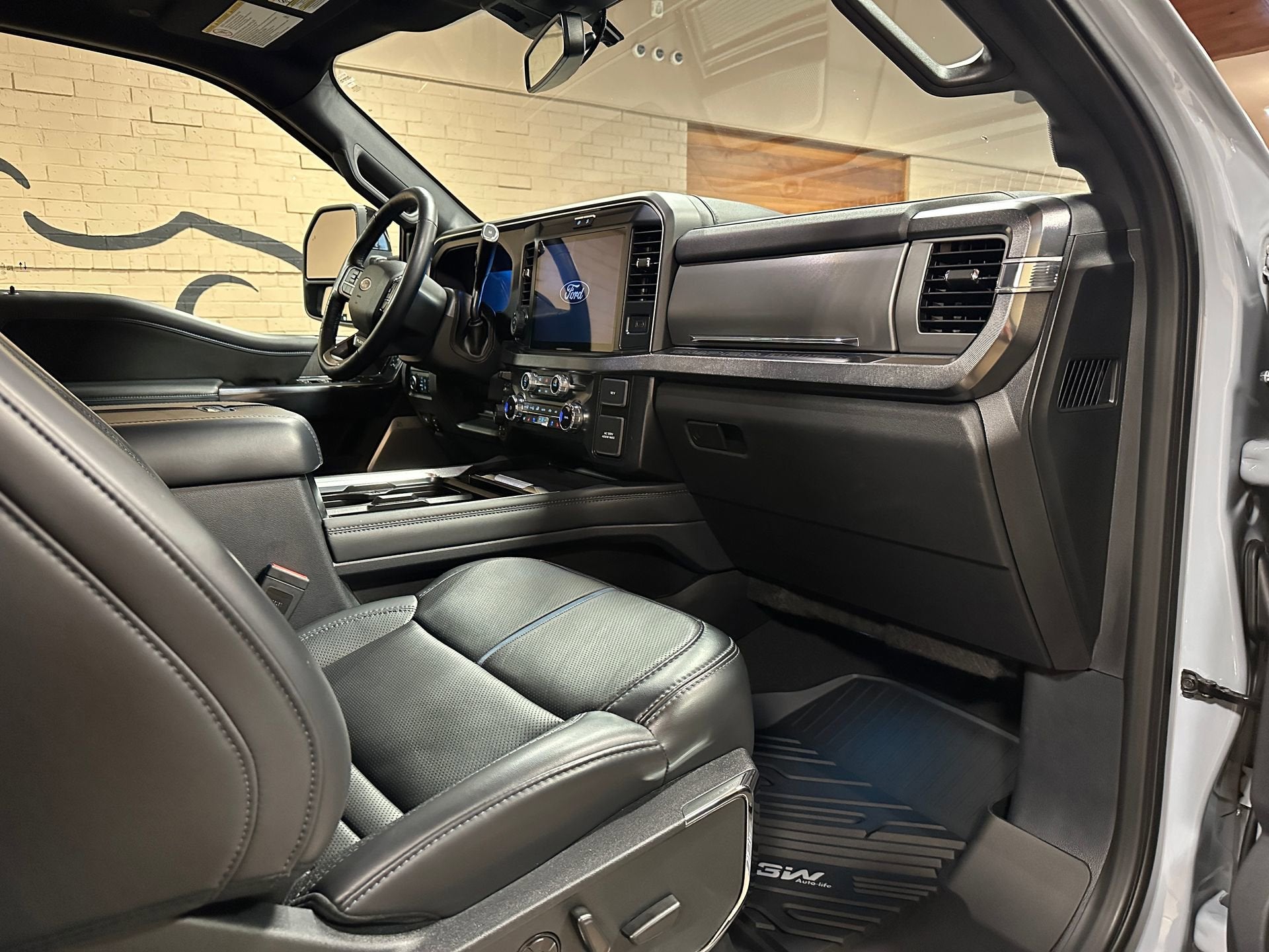 2025 Ford Super Duty F-350 SRW Platinum