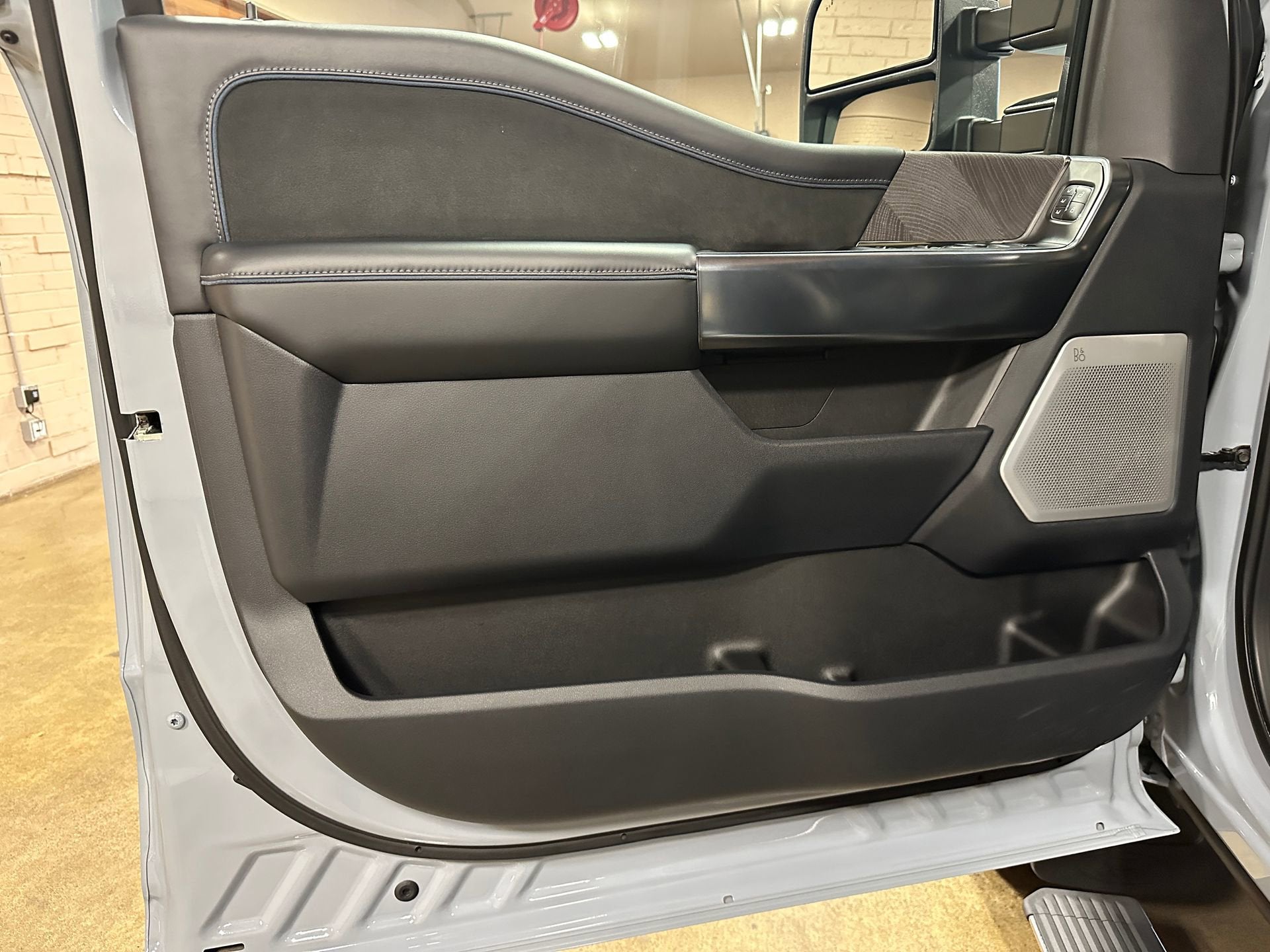 2025 Ford Super Duty F-350 SRW Platinum