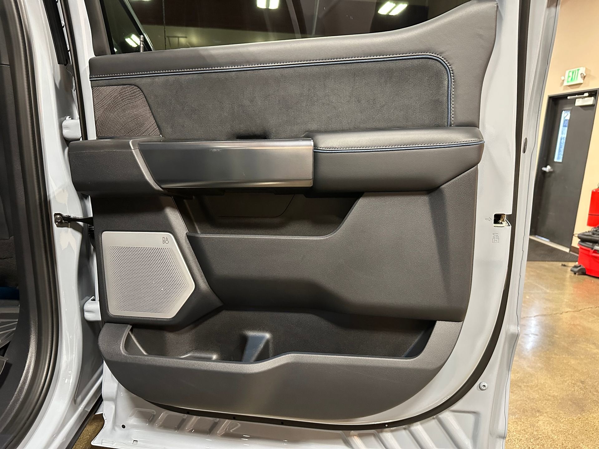 2025 Ford Super Duty F-350 SRW Platinum