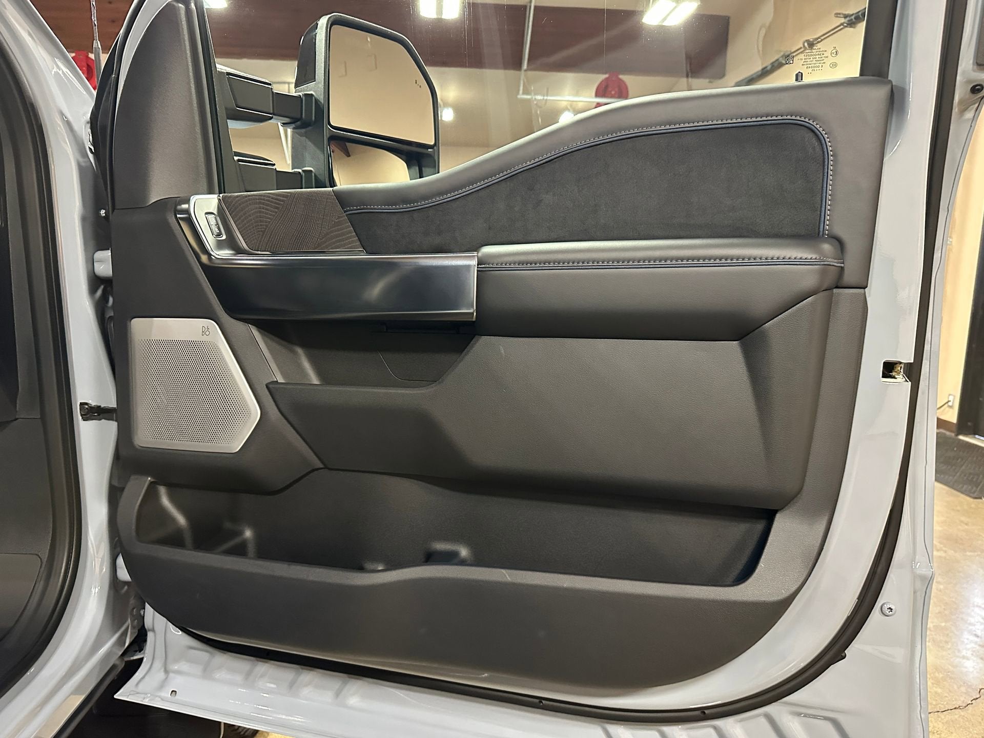 2025 Ford Super Duty F-350 SRW Platinum