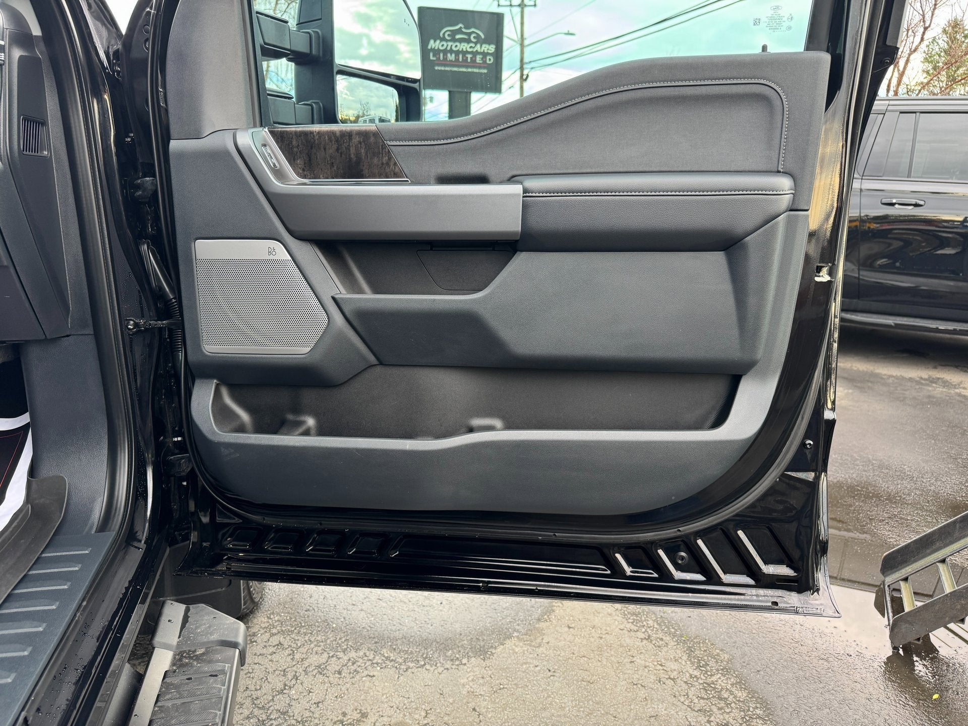 2025 Ford Super Duty F-350 SRW LARIAT