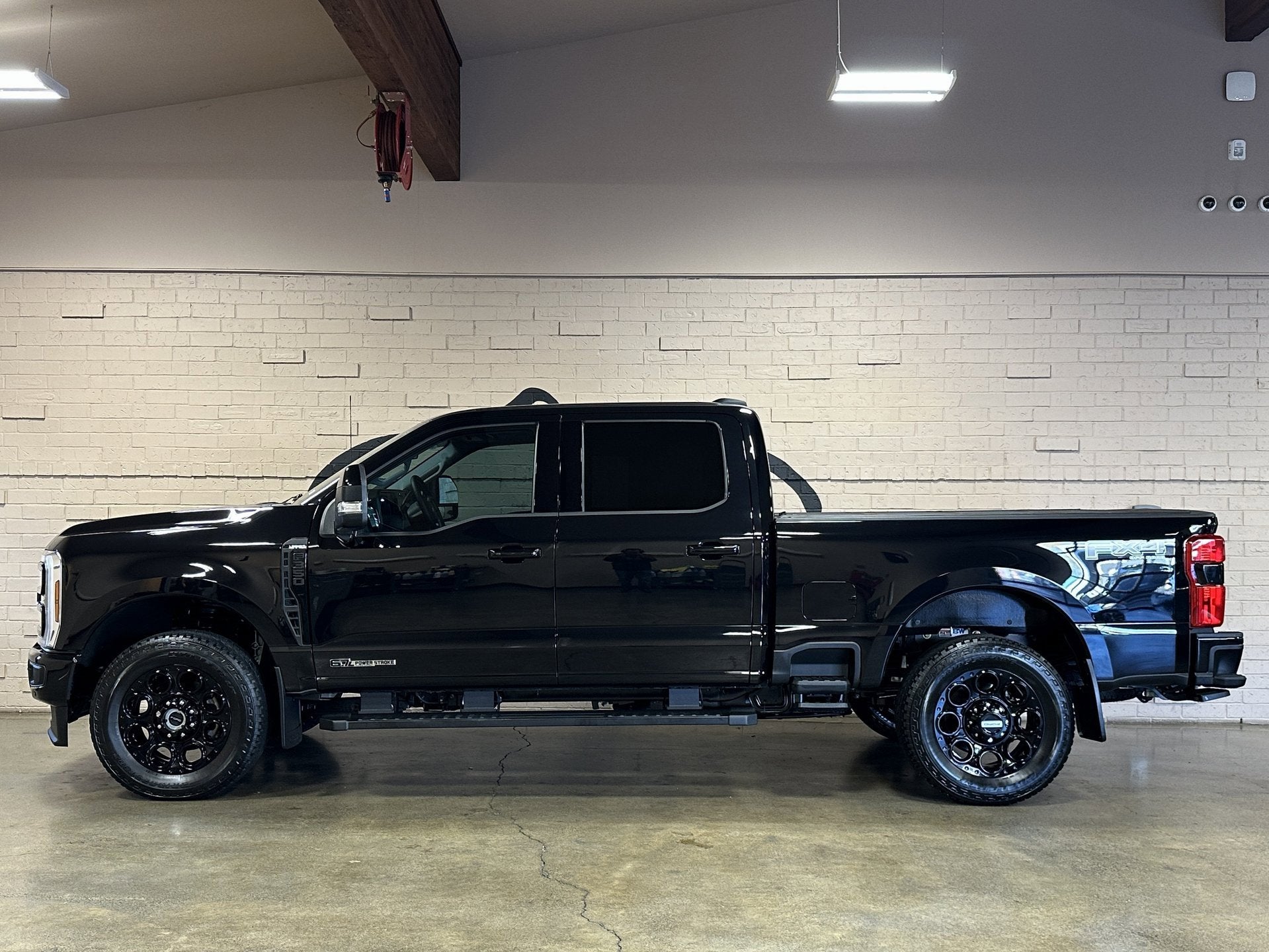 2025 Ford Super Duty F-350 SRW LARIAT