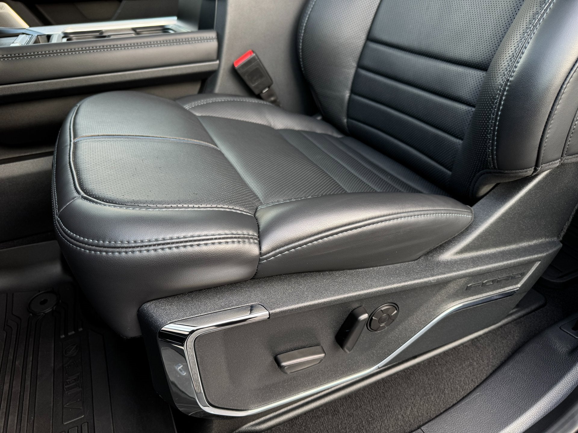 2025 Ford Super Duty F-450 DRW Platinum