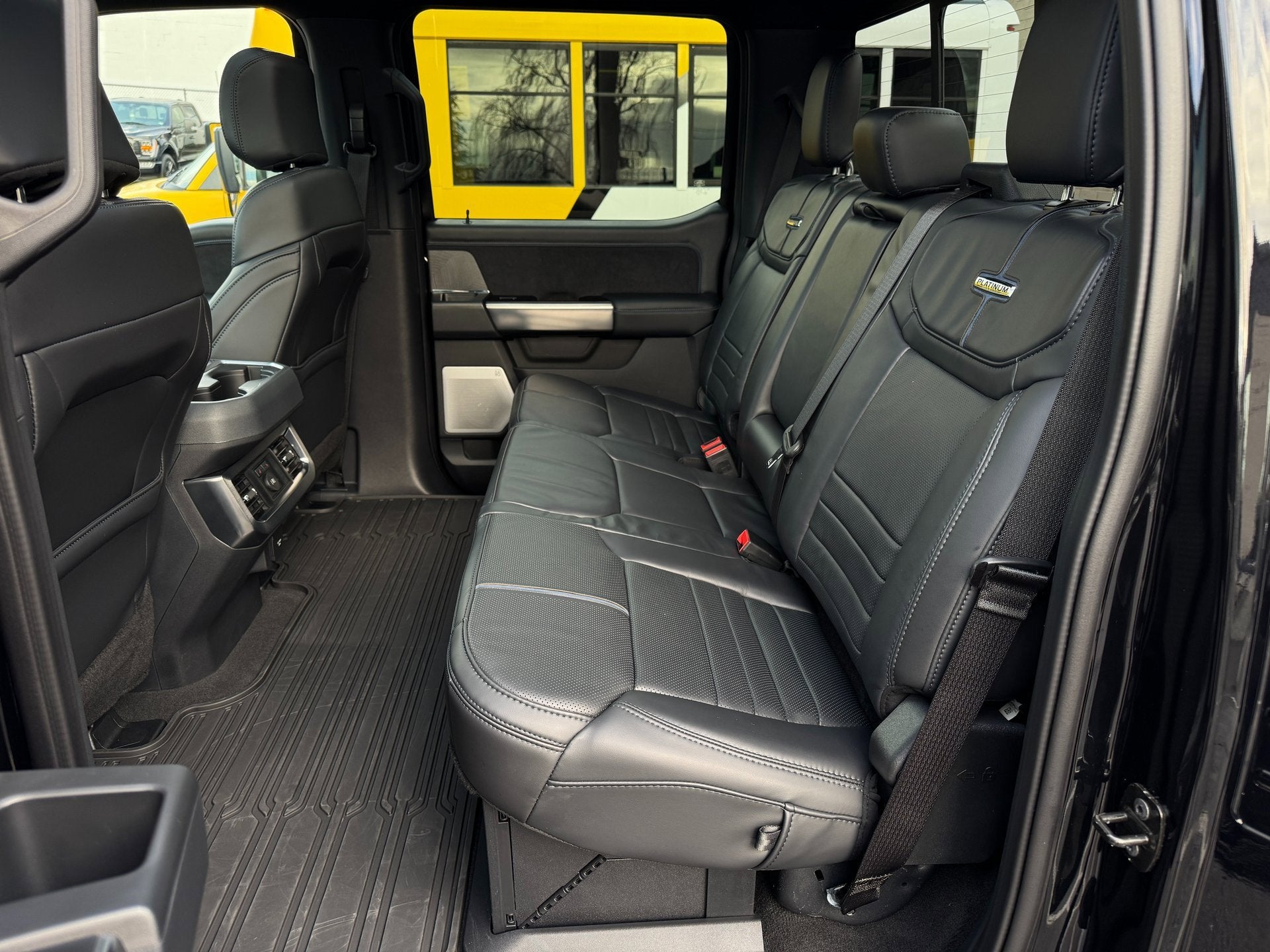 2025 Ford Super Duty F-450 DRW Platinum