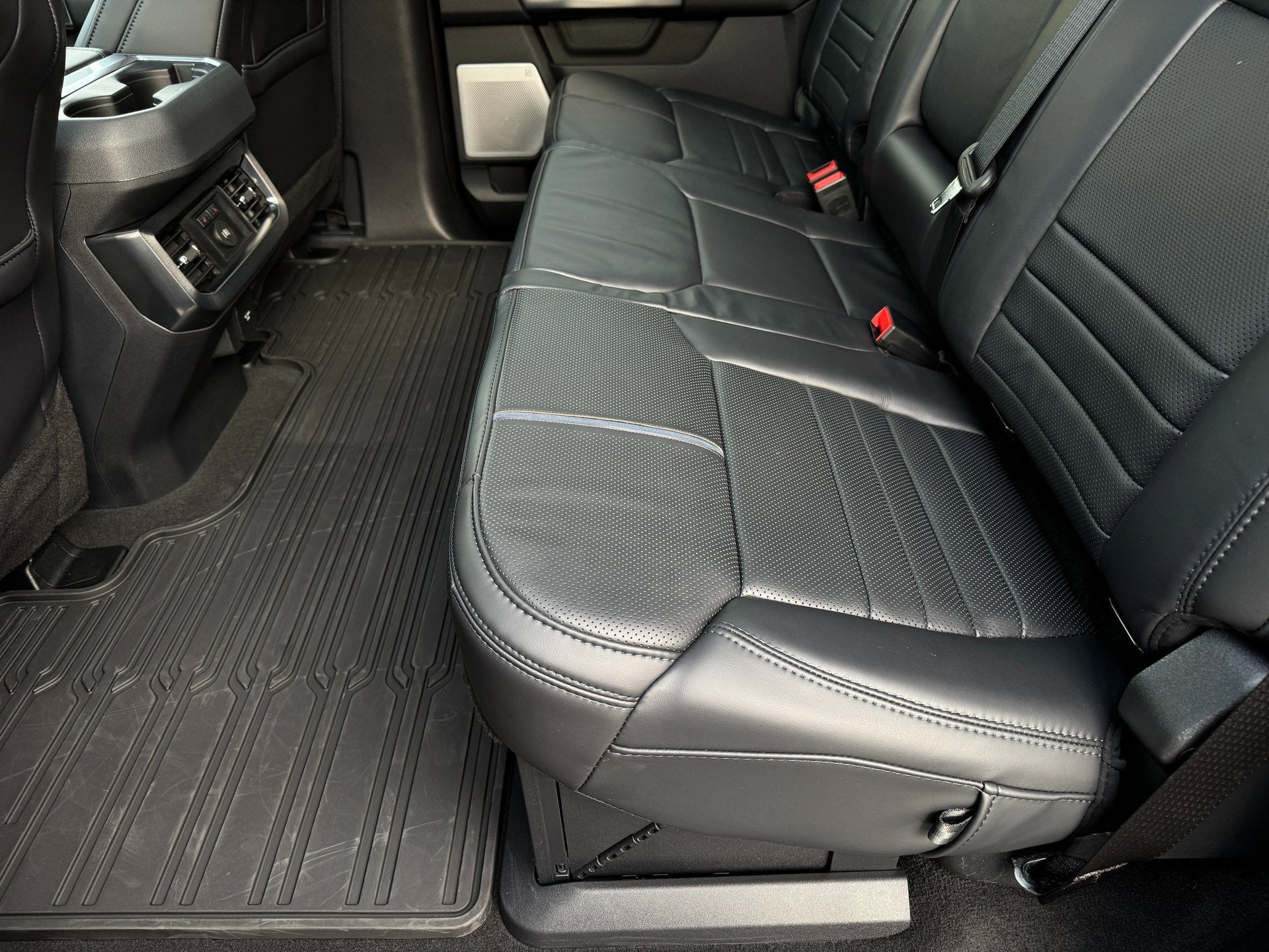 2025 Ford Super Duty F-450 DRW Platinum