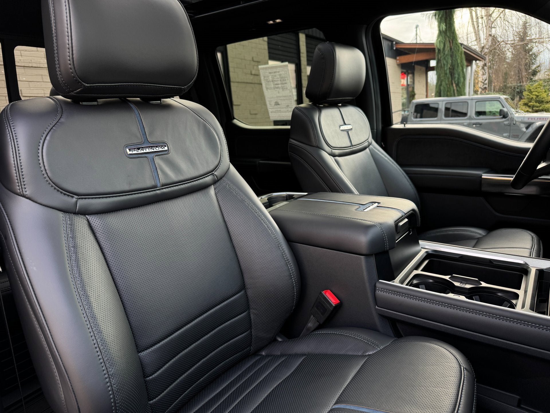 2025 Ford Super Duty F-450 DRW Platinum