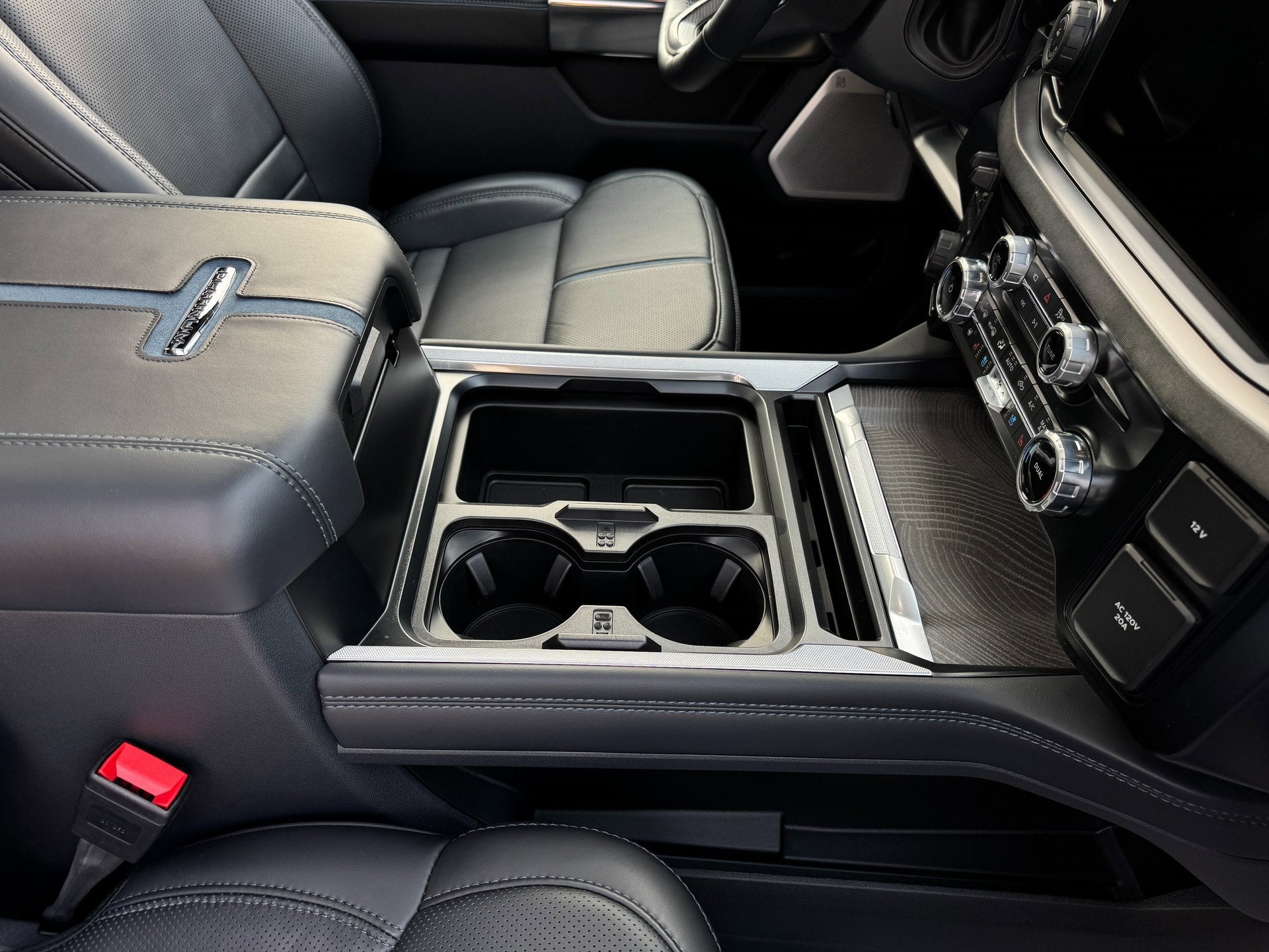 2025 Ford Super Duty F-450 DRW Platinum