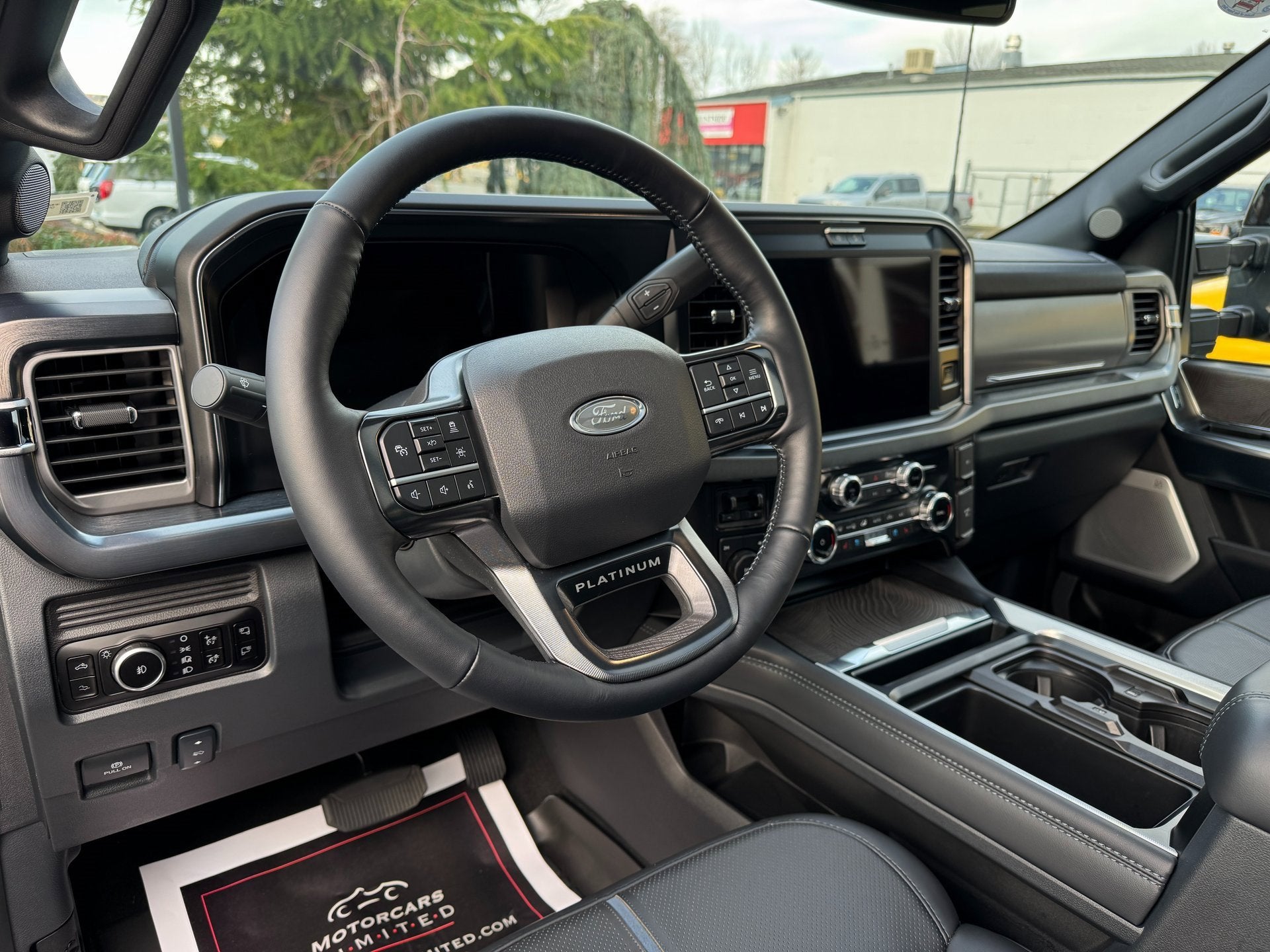 2025 Ford Super Duty F-450 DRW Platinum