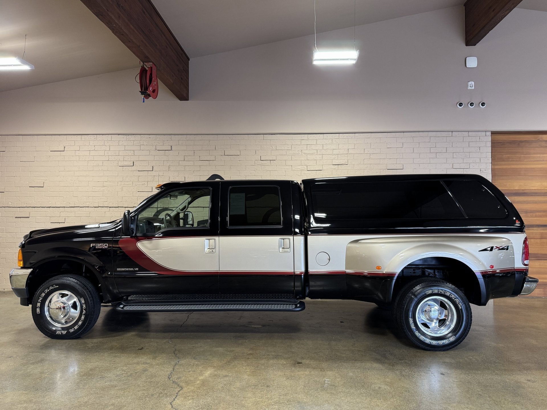 2001 Ford Super Duty F-350 DRW Lariat