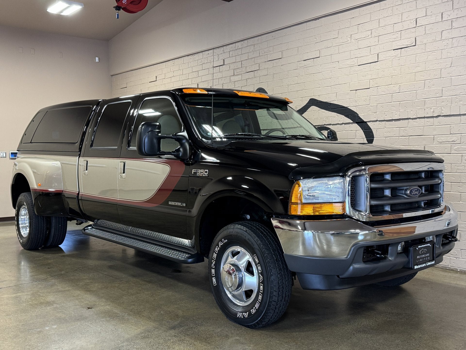 2001 Ford Super Duty F-350 DRW Lariat
