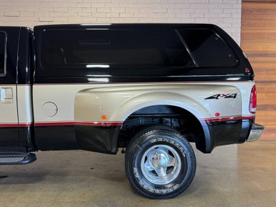 2001 Ford Super Duty F-350 DRW Lariat