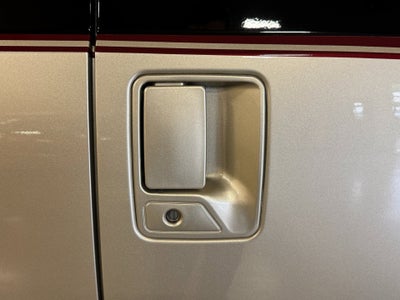 2001 Ford Super Duty F-350 DRW Lariat