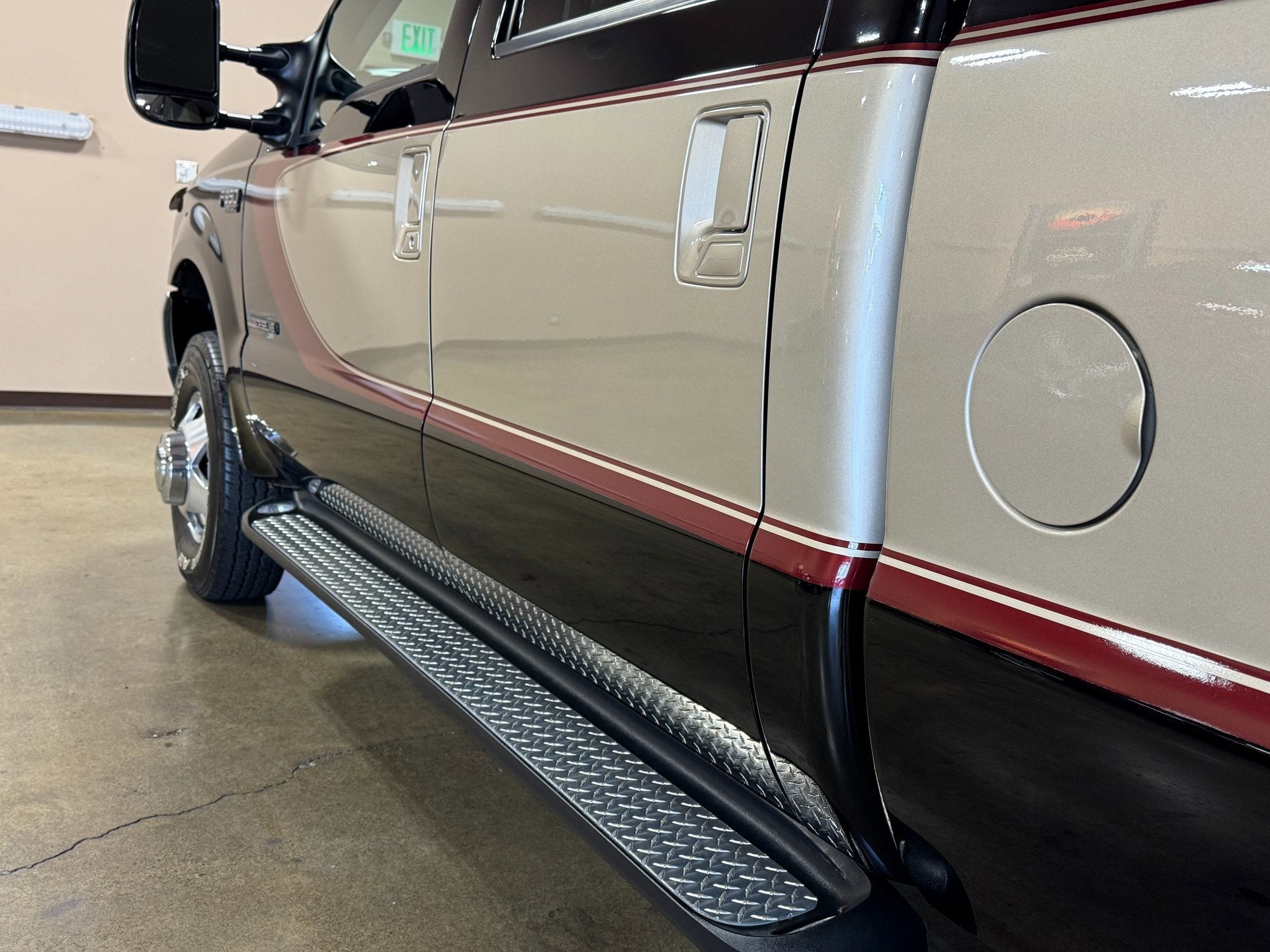 2001 Ford Super Duty F-350 DRW Lariat