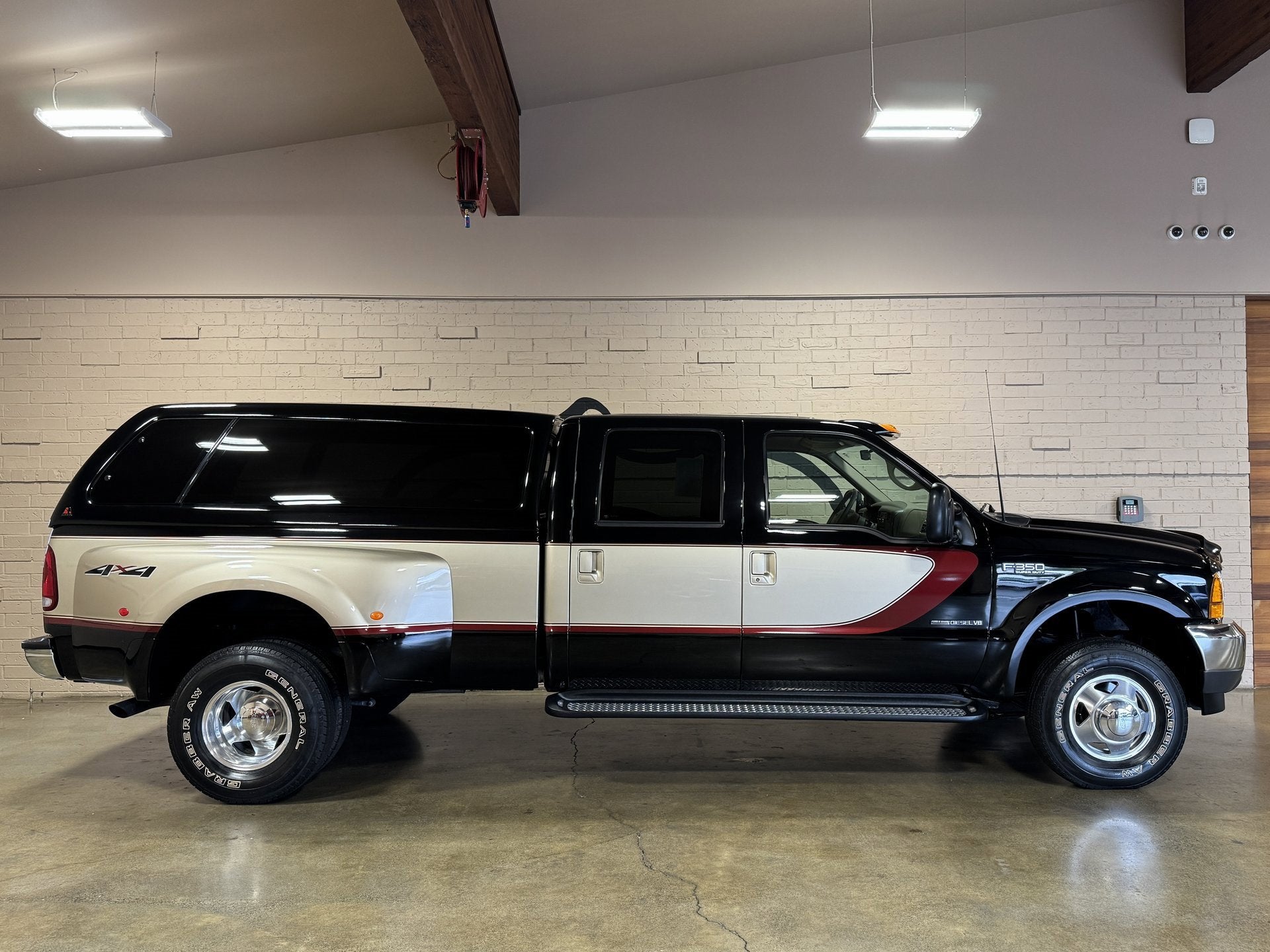 2001 Ford Super Duty F-350 DRW Lariat