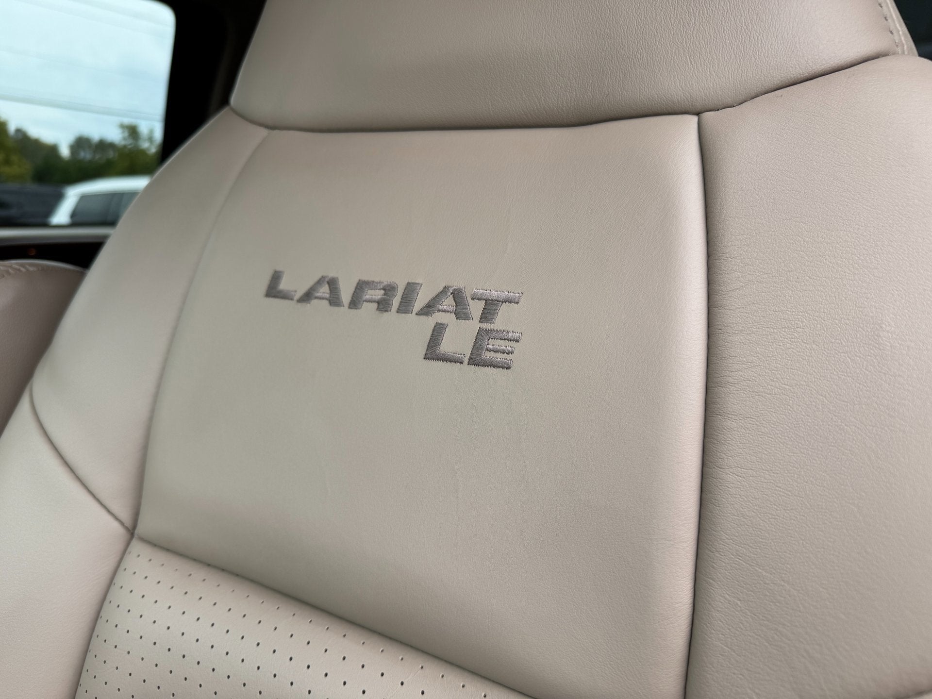 2001 Ford Super Duty F-350 DRW Lariat