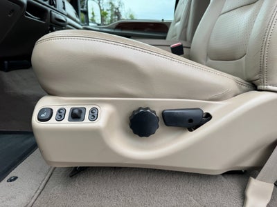 2001 Ford Super Duty F-350 DRW Lariat