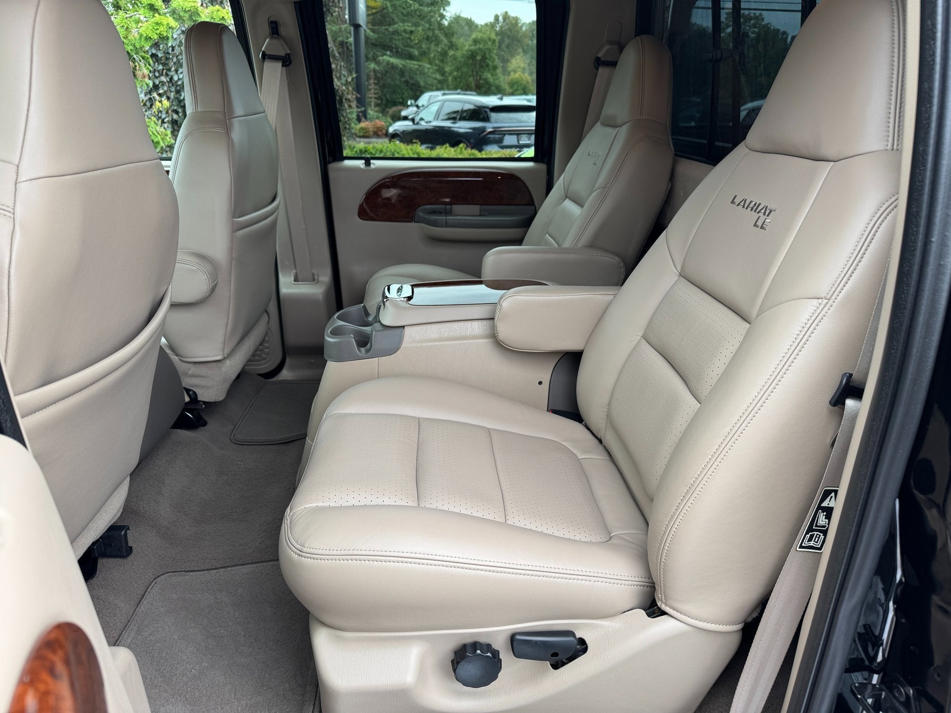 2001 Ford Super Duty F-350 DRW Lariat