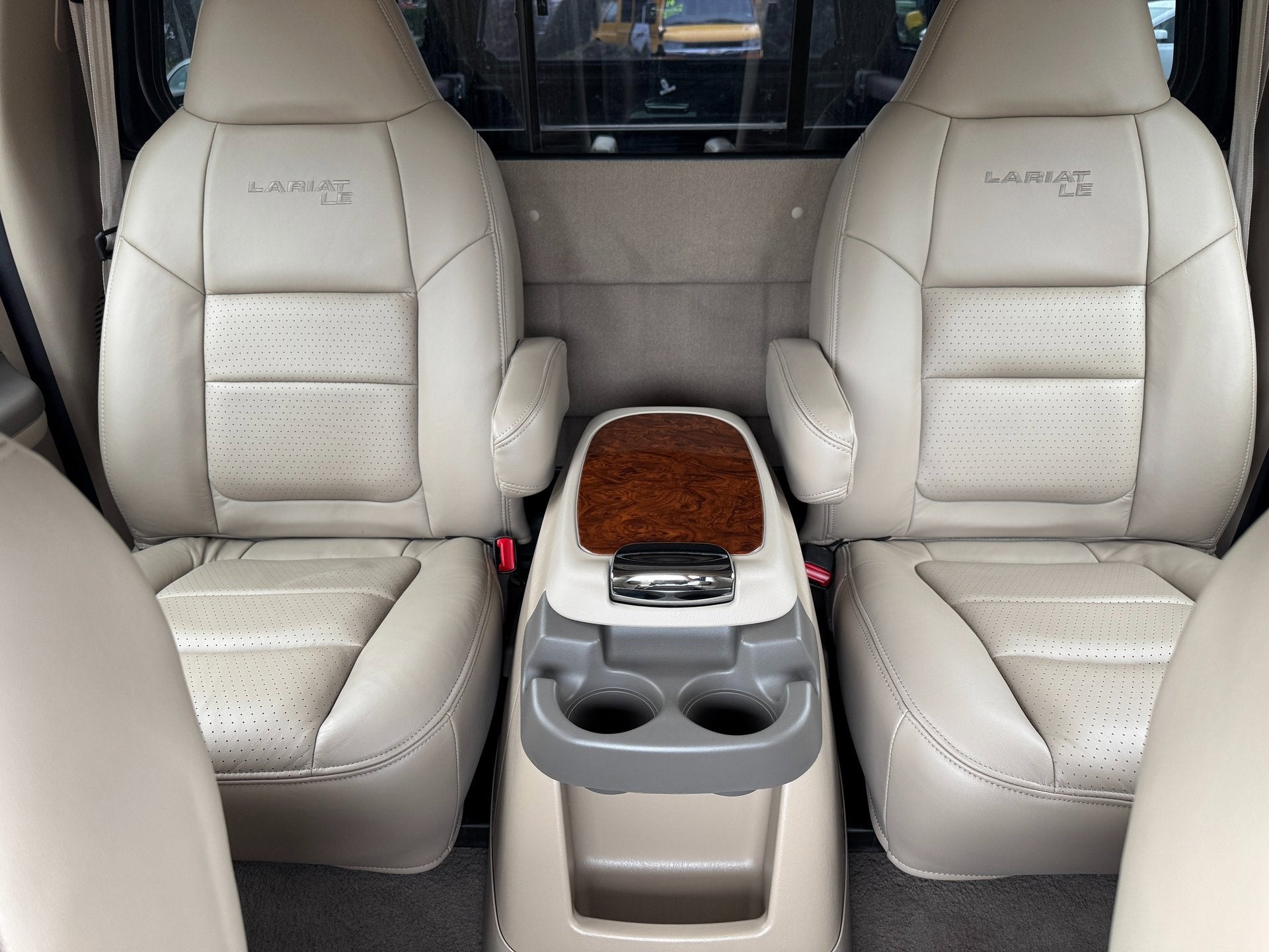 2001 Ford Super Duty F-350 DRW Lariat