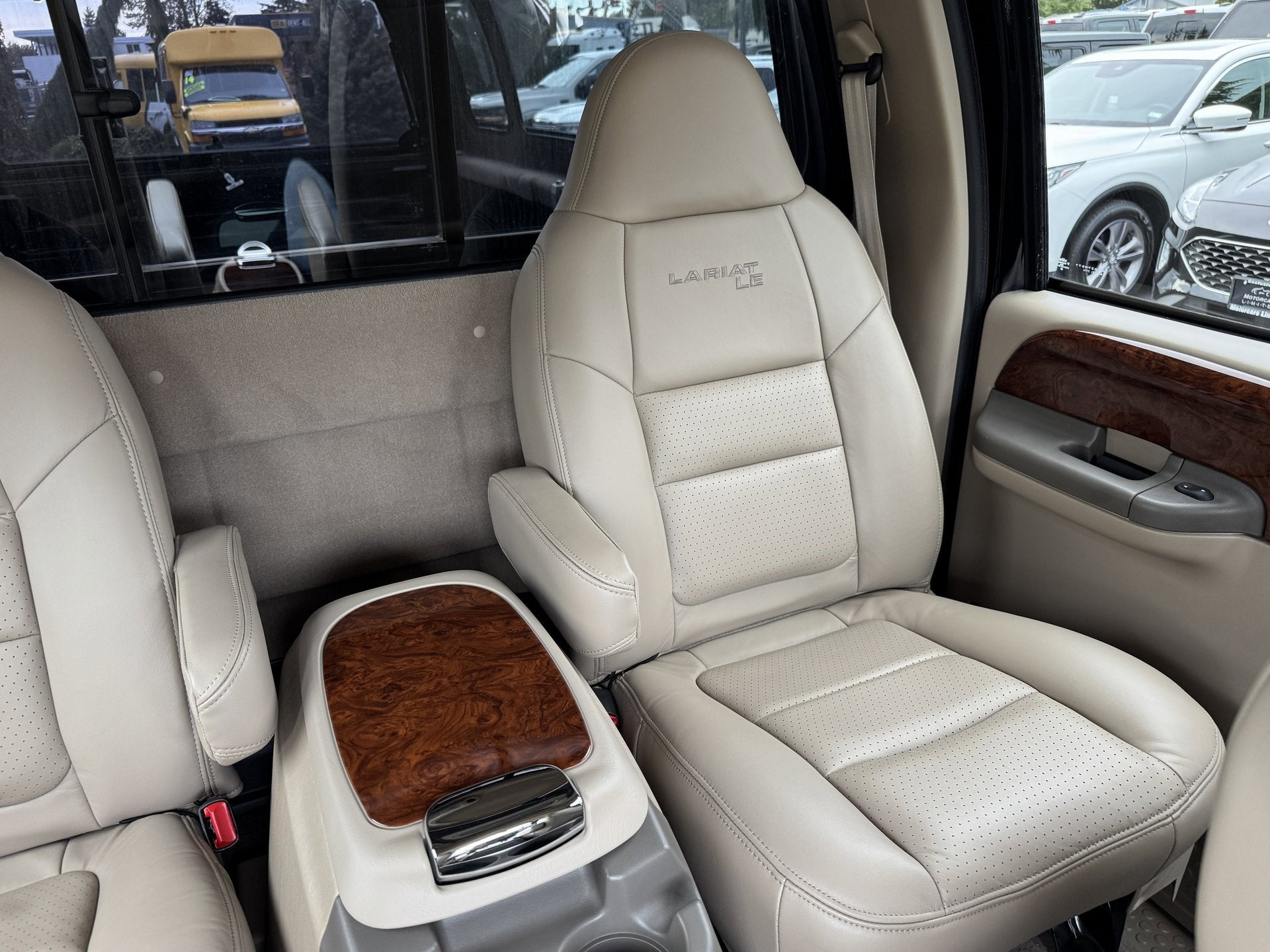 2001 Ford Super Duty F-350 DRW Lariat