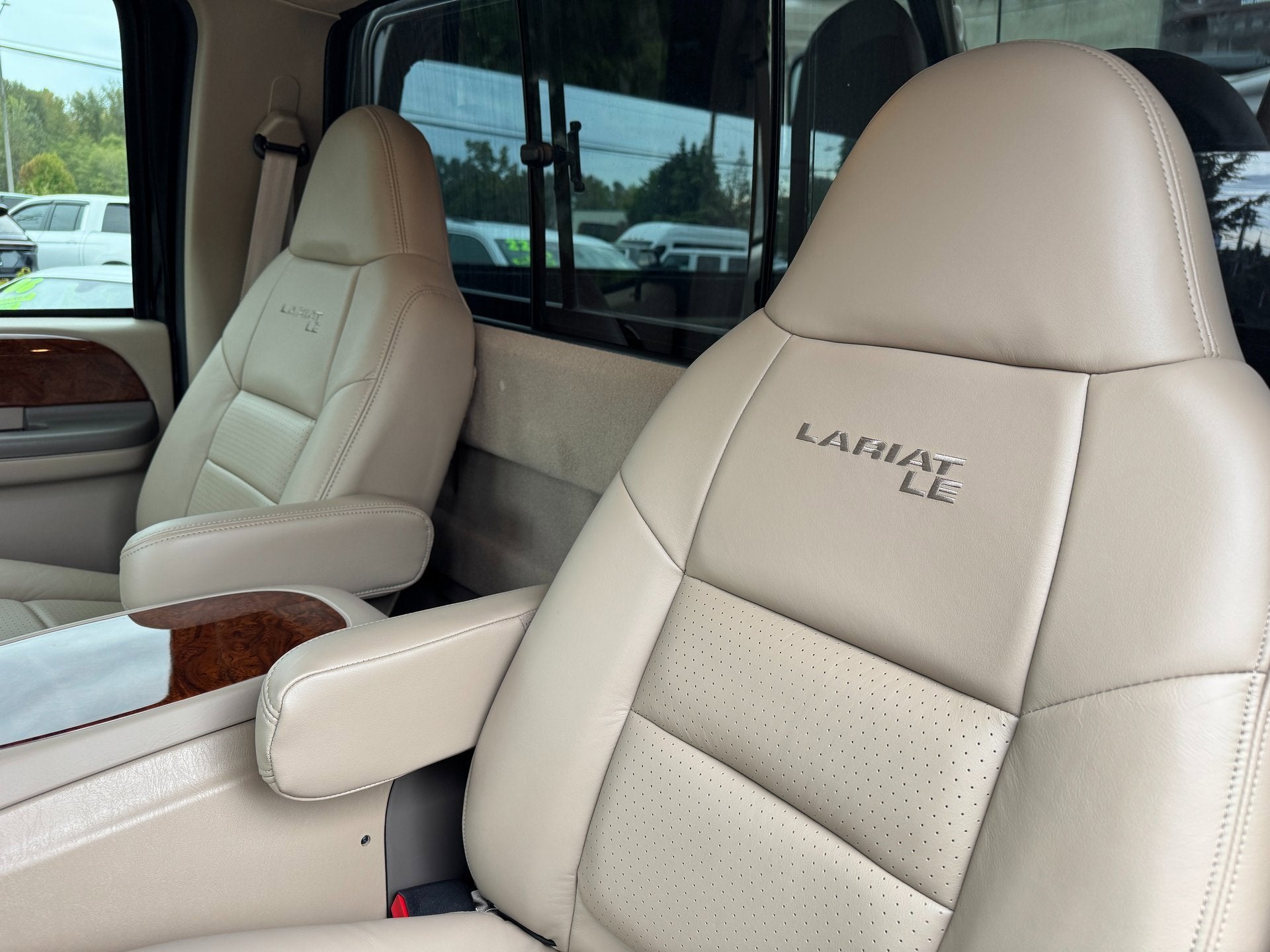 2001 Ford Super Duty F-350 DRW Lariat