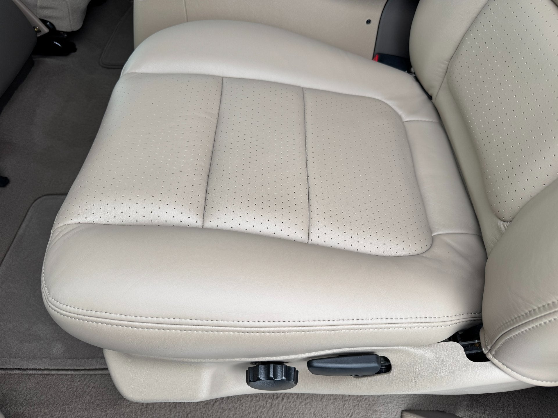 2001 Ford Super Duty F-350 DRW Lariat