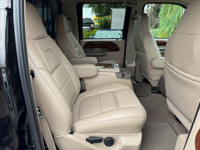 2001 Ford Super Duty F-350 DRW Lariat