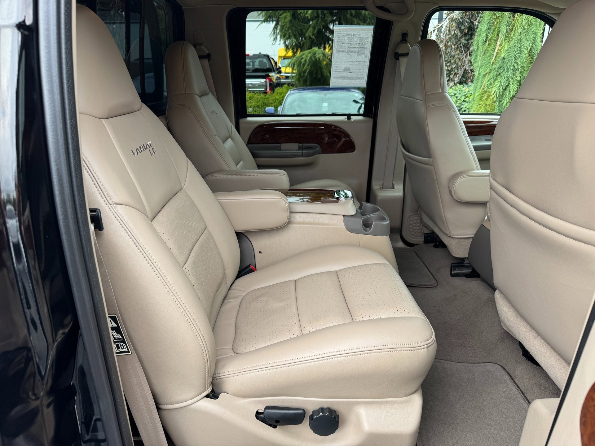 2001 Ford Super Duty F-350 DRW Lariat