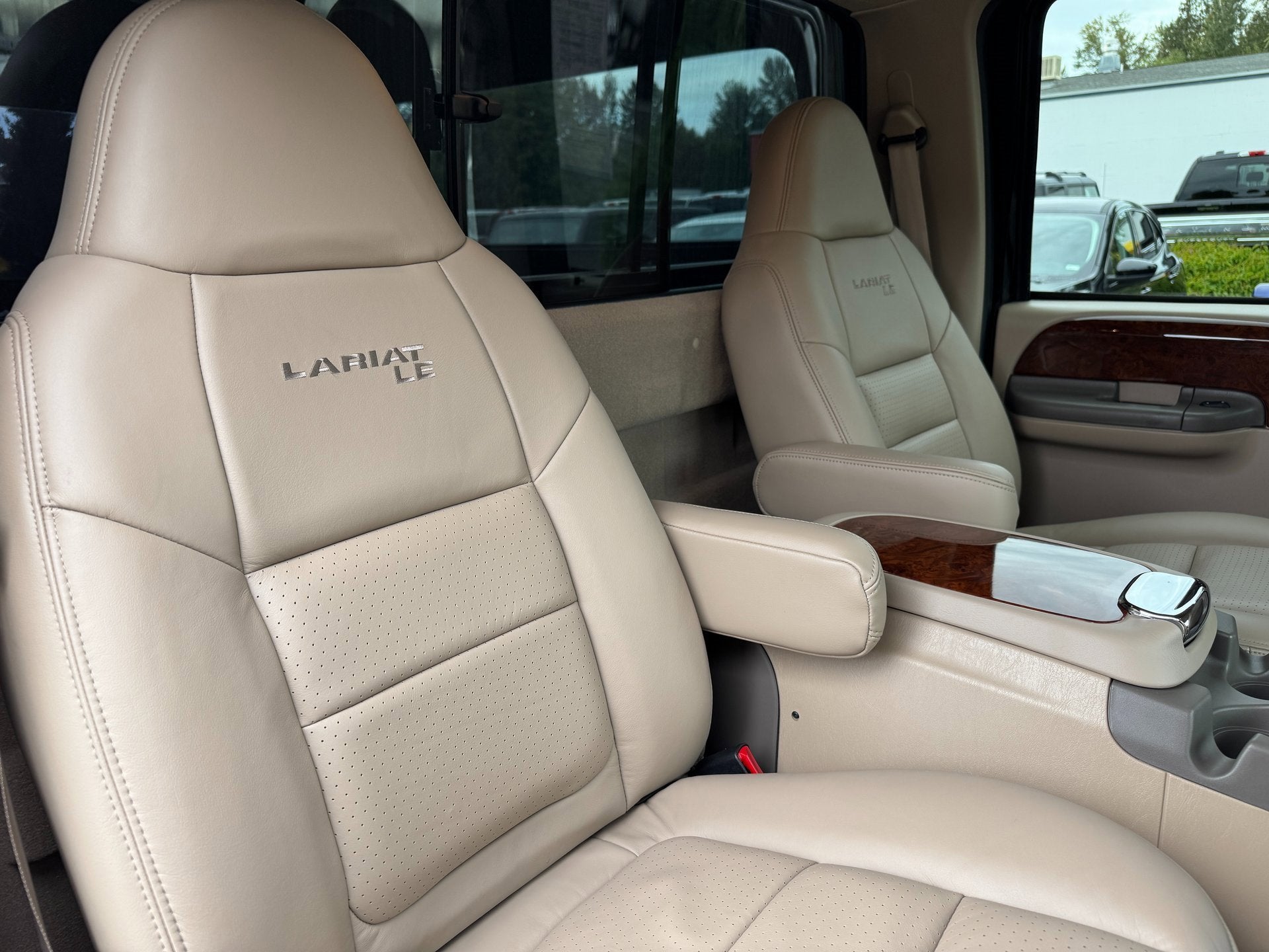 2001 Ford Super Duty F-350 DRW Lariat